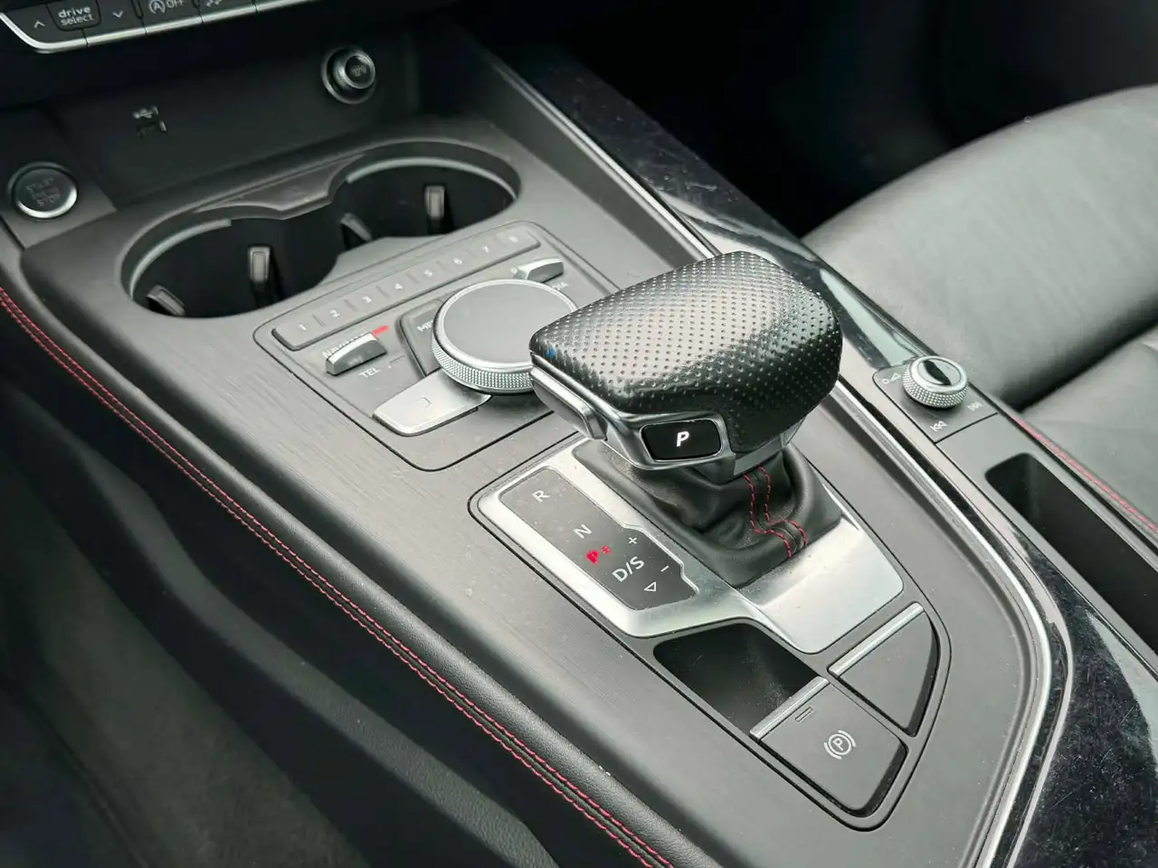 Audi A4 снимка Audi A4