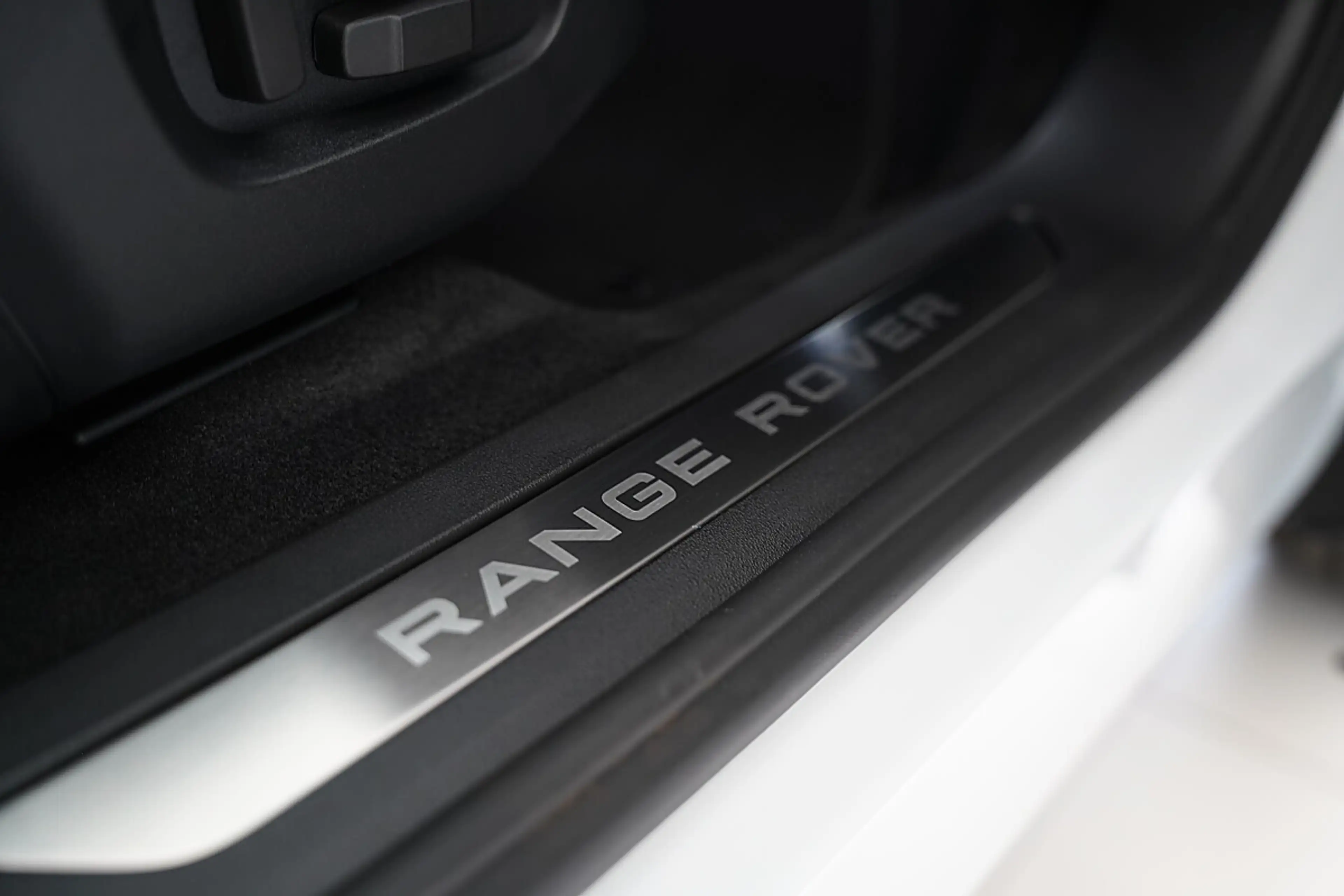 Land Rover Range Rover Evoque S P270e — photo 5