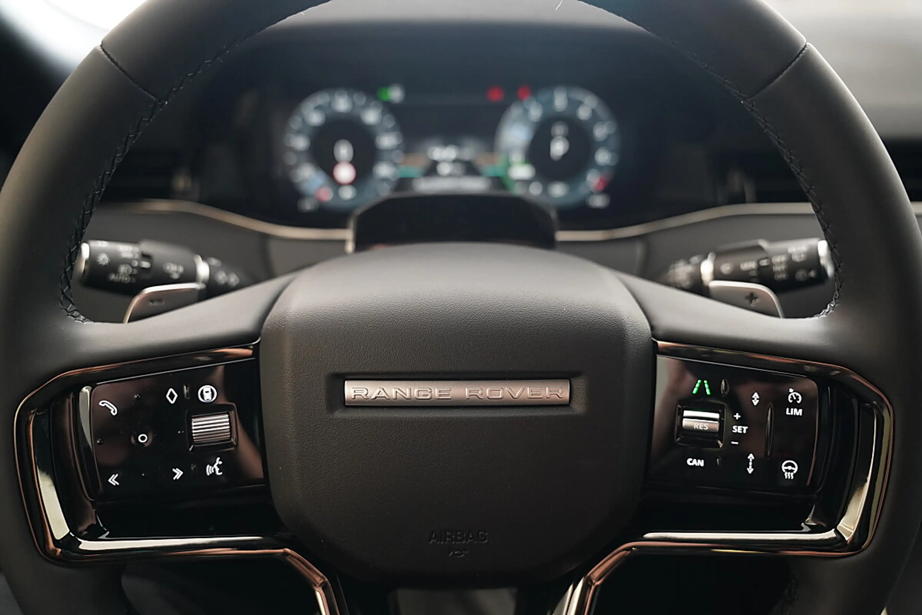 Land Rover Range Rover Evoque S P270e — photo 14