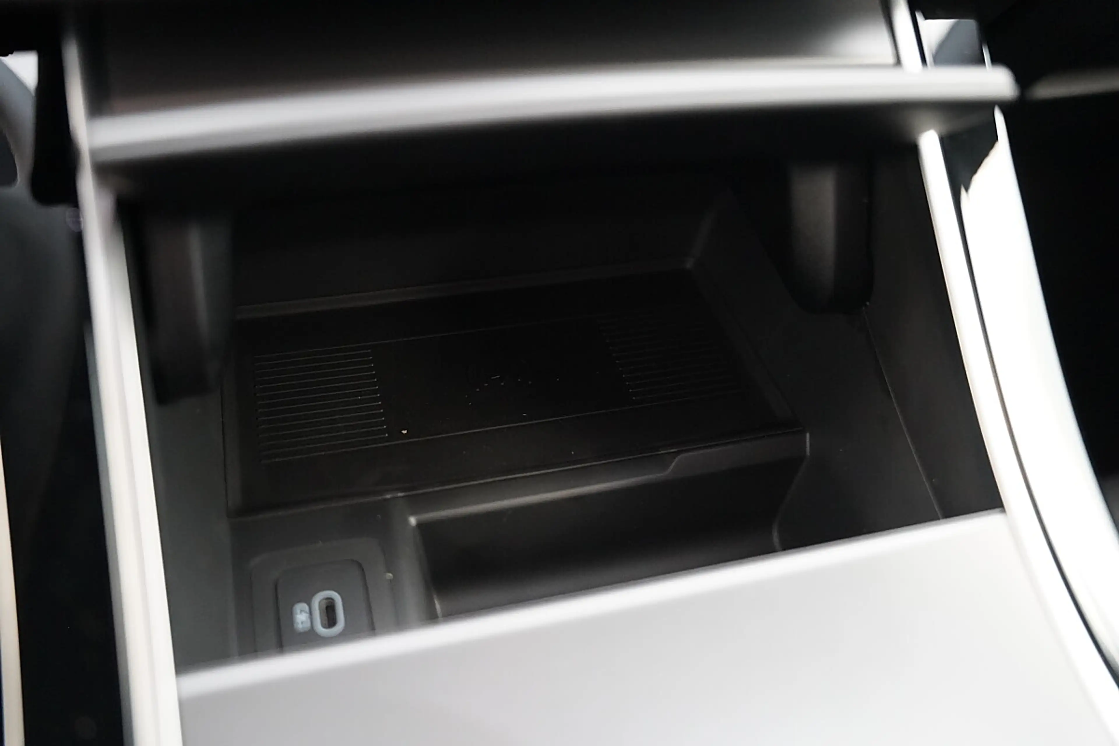 Land Rover Range Rover Evoque S P270e — photo 13