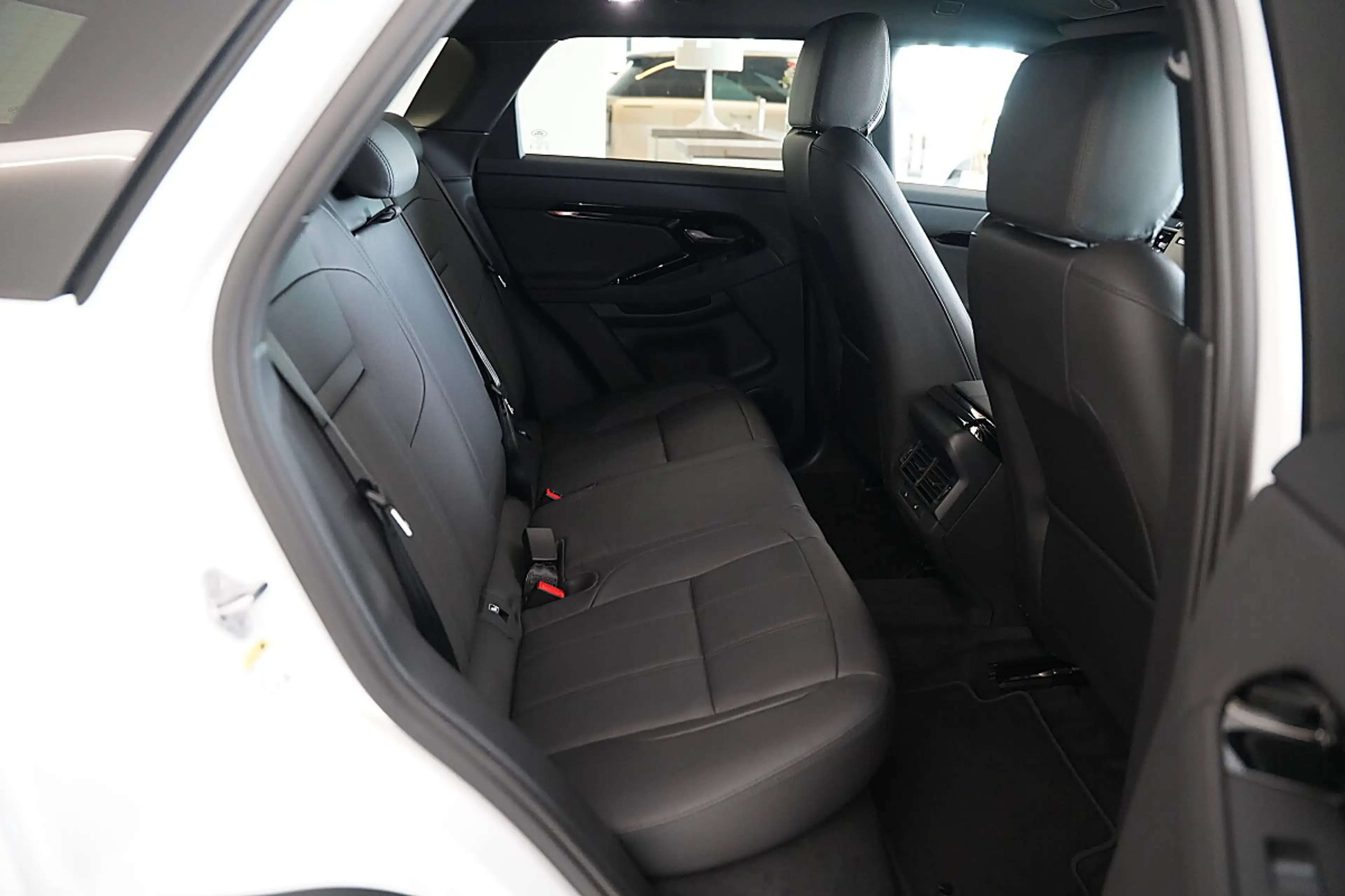 Land Rover Range Rover Evoque S P270e — photo 7