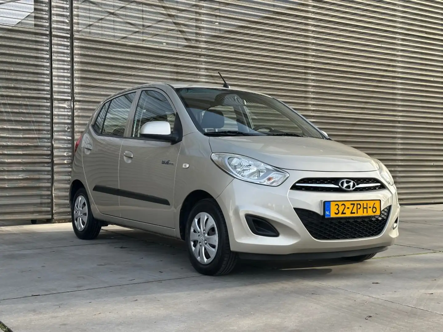 Hyundai i10 1.0 I-DRIVE COOL AIRCO 27-12-2026 !! Beige - 2