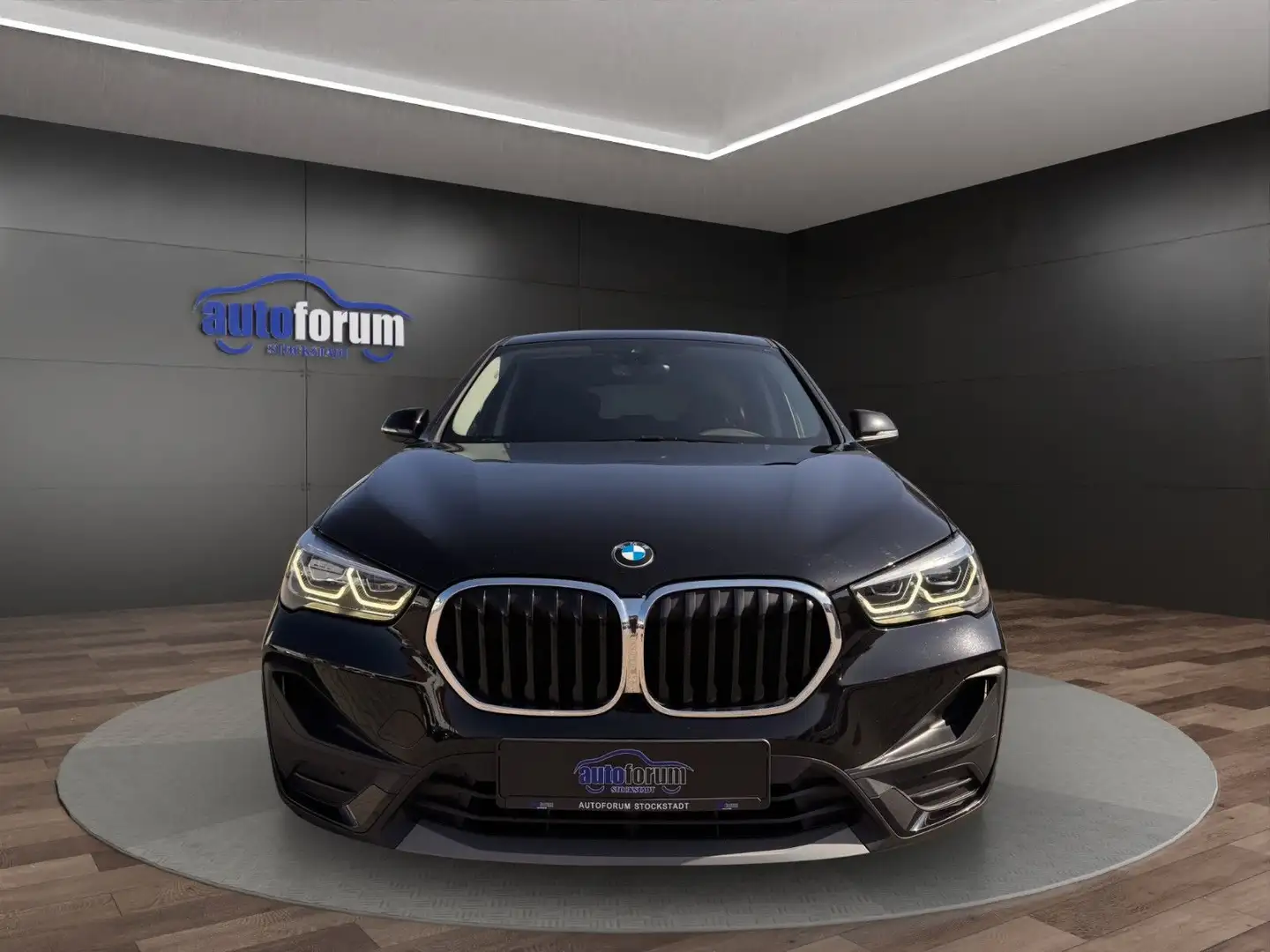 BMW X1 sDrive 18 d AUT.°LED°NAVI°SHZ°PDC Schwarz - 2