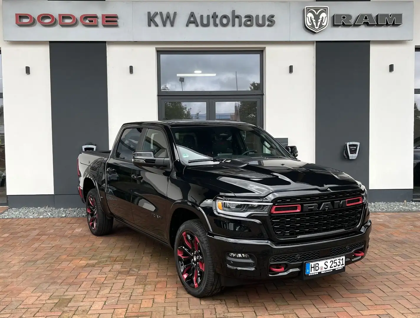 Dodge RAM Limited Night MY25 H/O Indian Motorcycle Edition Zwart - 1