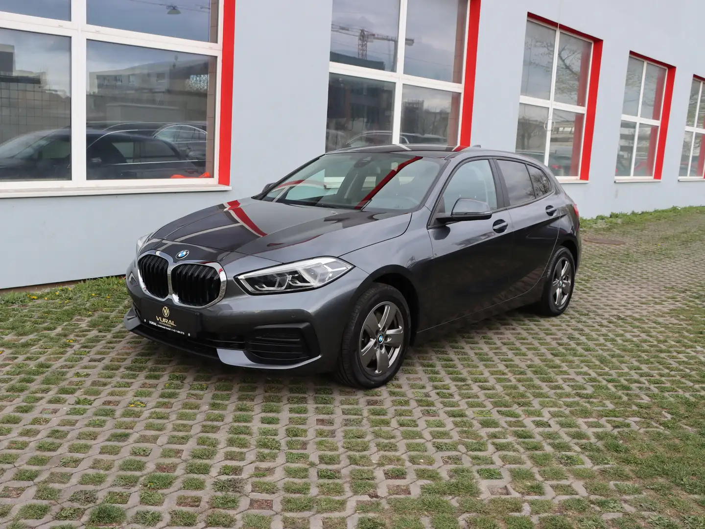 BMW 118 118 d Advantage Aut. | LED | 1.Besitzer | NAVI | Grau - 2