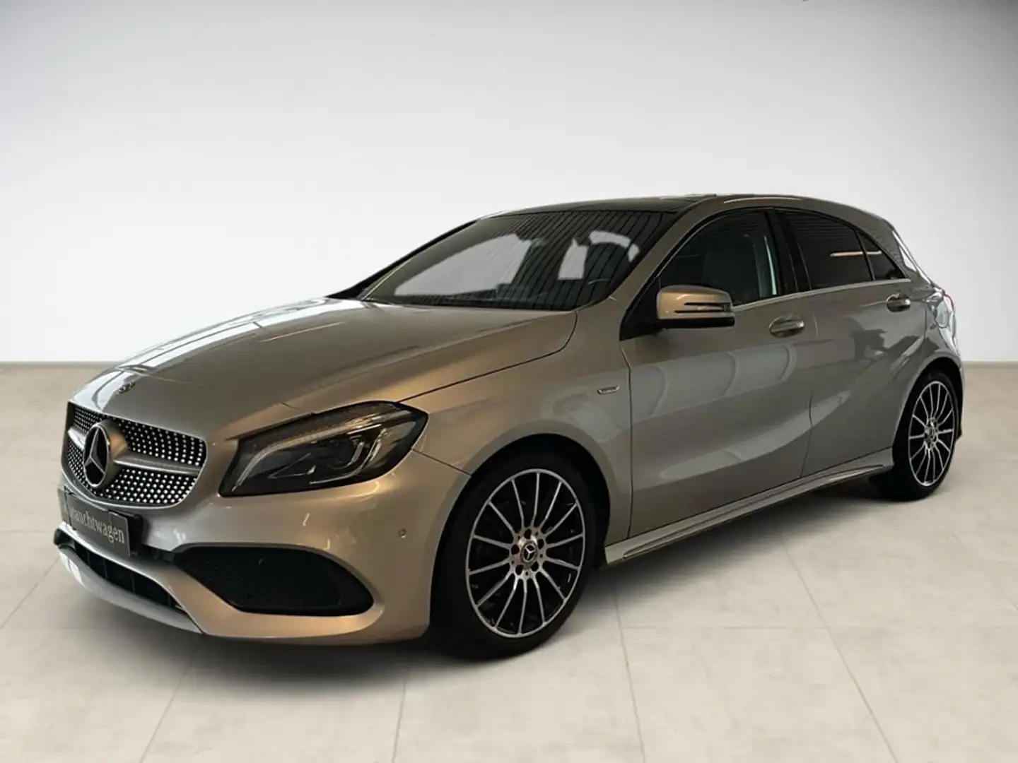 Mercedes-Benz A 180 d PEAK Navi Pano Sport ParkAss SHZ LED Silber - 1