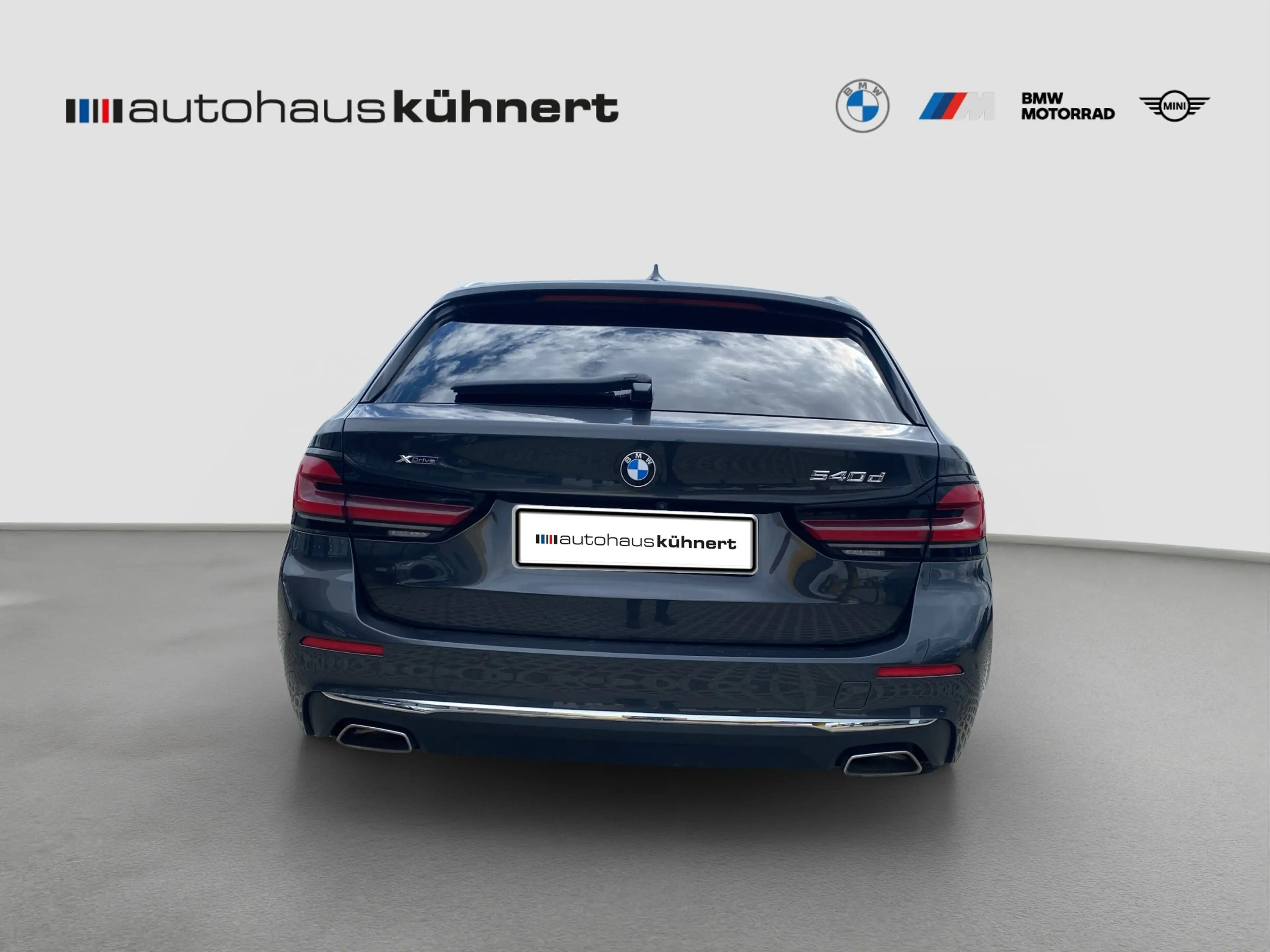BMW 540 d xDrive Touring Luxury Line Laser Pano StHzg — photo 6