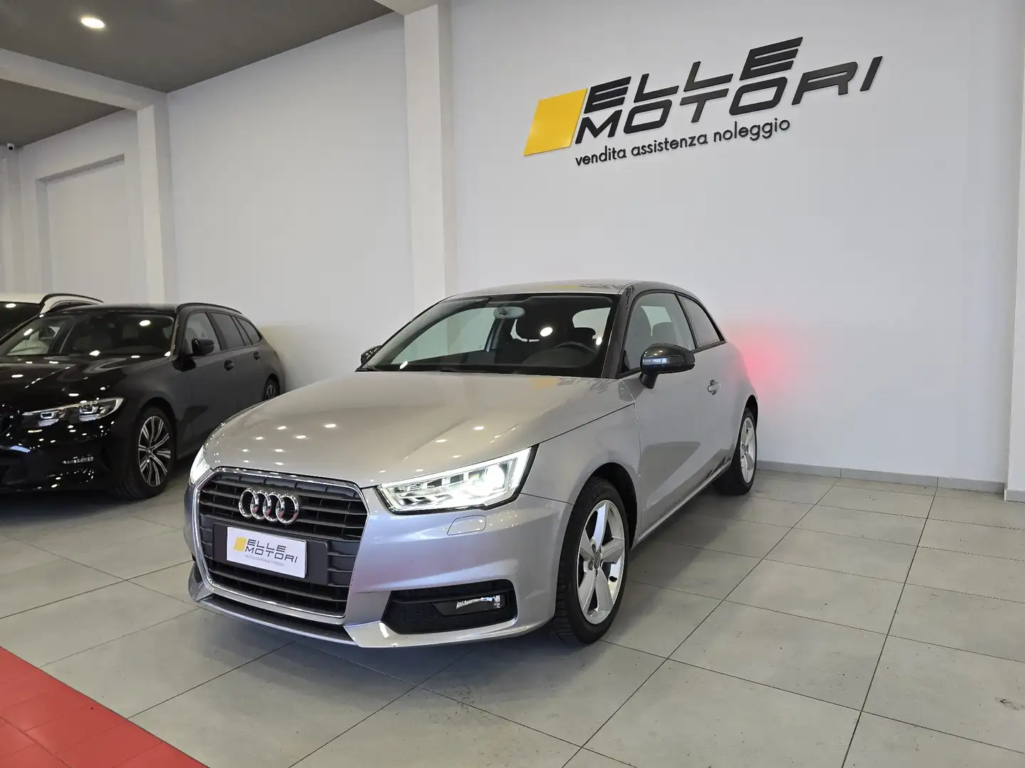 Audi A1 A1 1.6 tdi Grau - 2