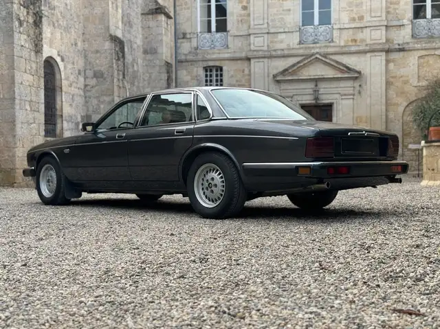 Jaguar XJ40 SOVEREIGN 3.6 212 Ch BVA