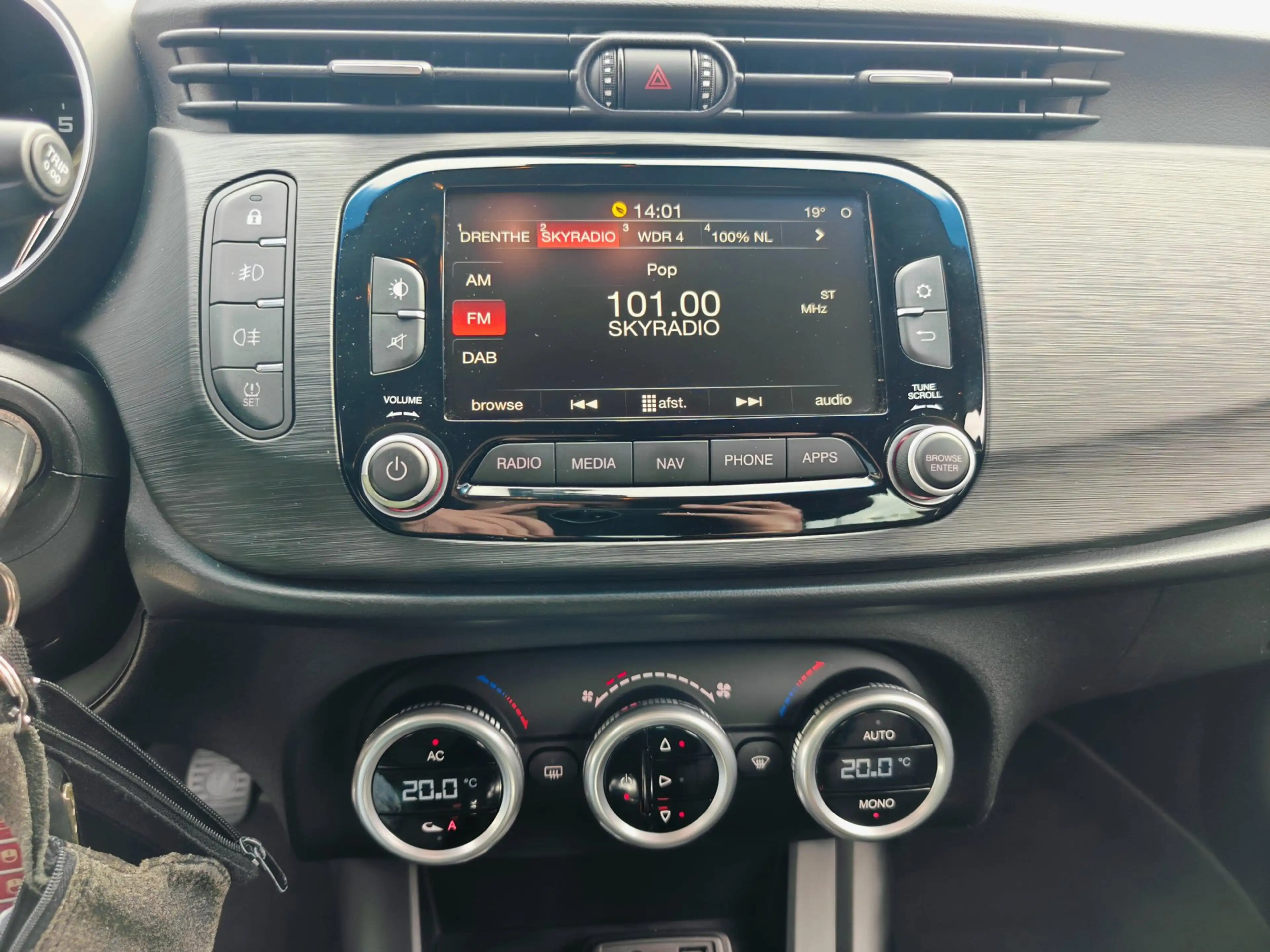 Alfa Romeo Giulietta 1.4 Turbo — photo 15