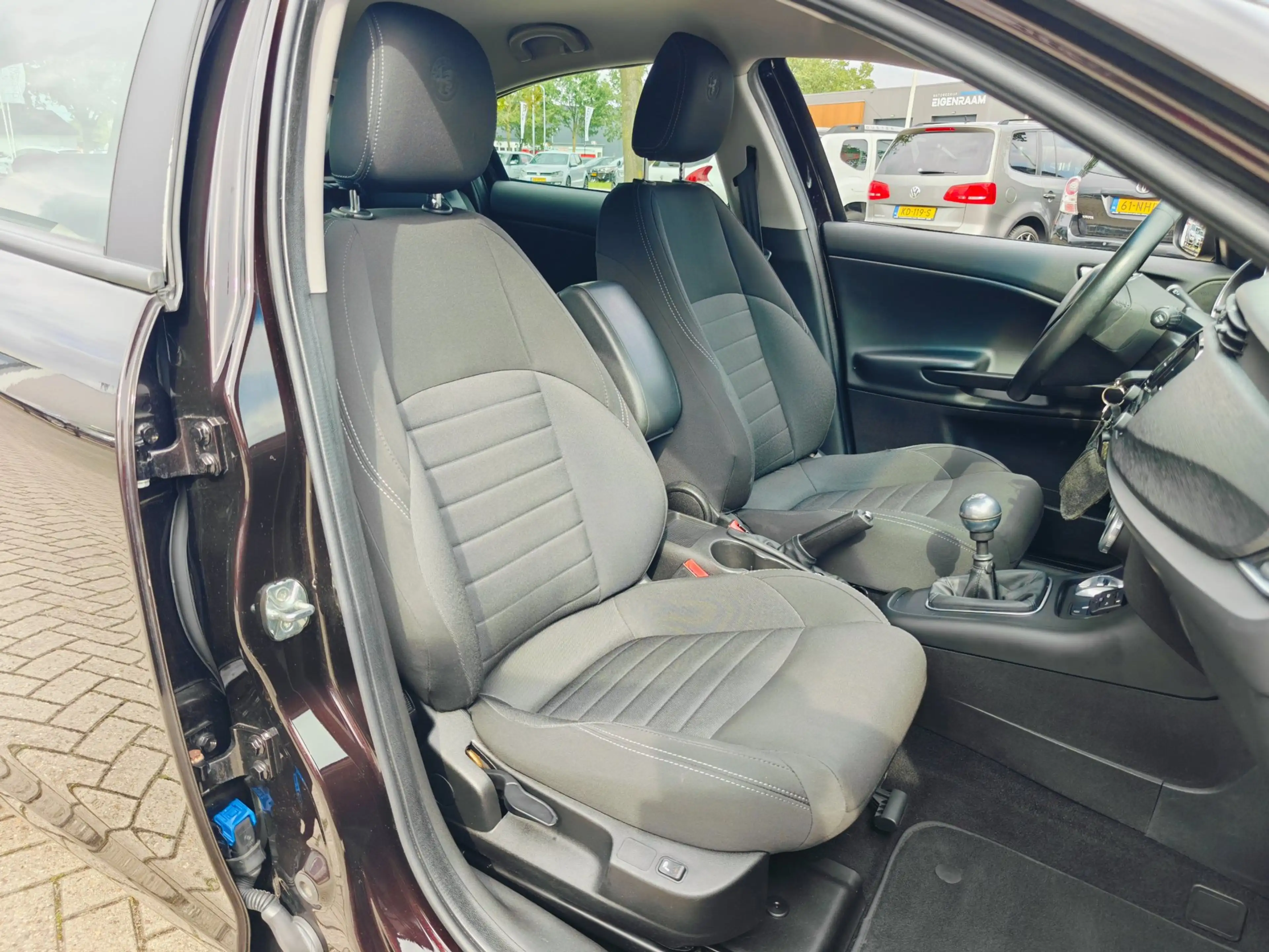 Alfa Romeo Giulietta 1.4 Turbo — photo 14