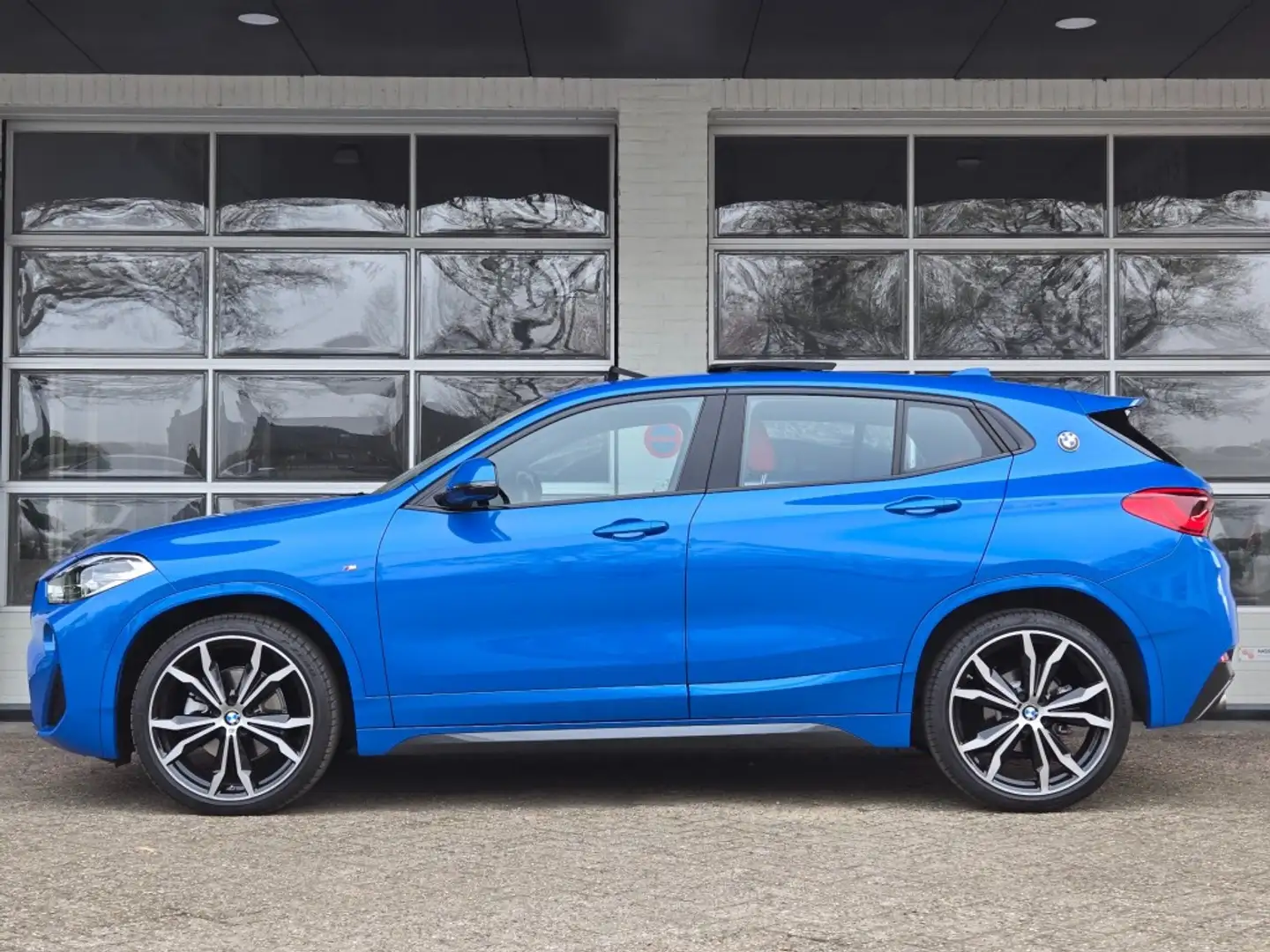 BMW X2 18I M SPORT I LEDER I PANORAMA I 19 INCH I MEMORY Blauw - 2