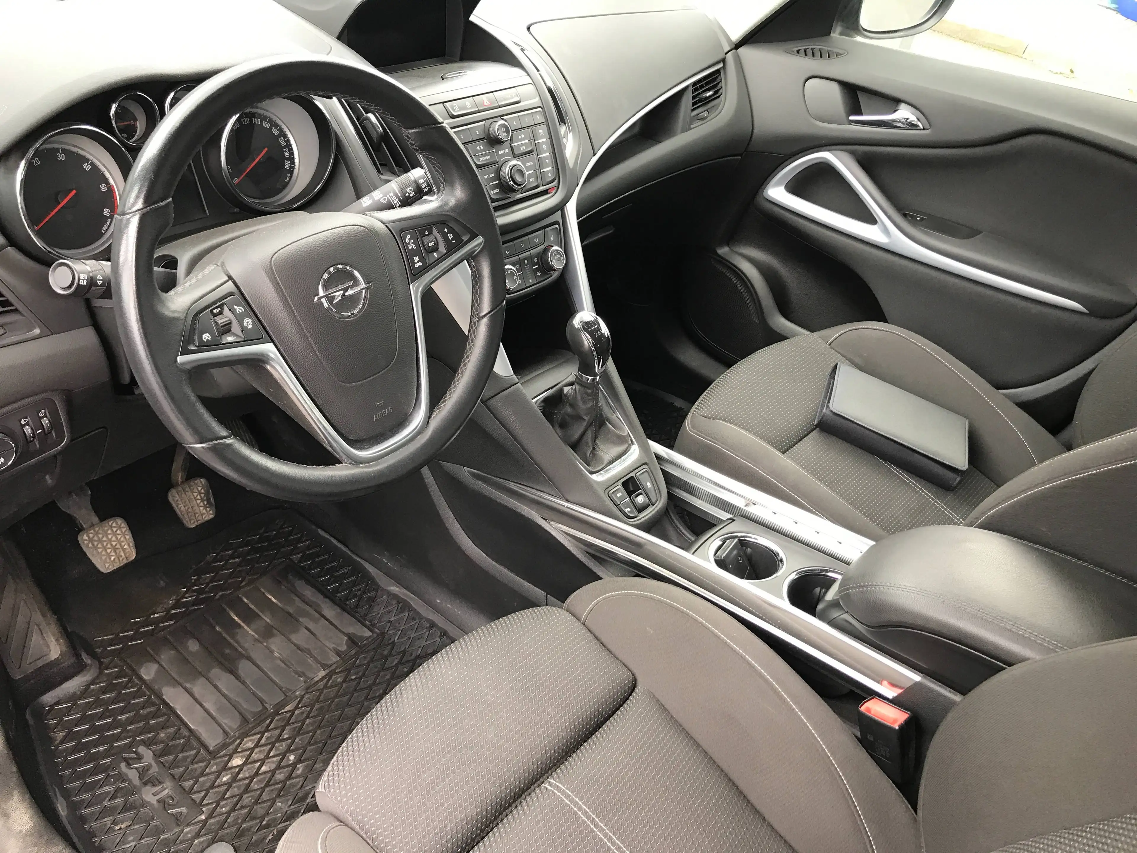 Opel Zafira Tourer KlimAut NAVI St/Stop SitzH 2xPDC StKetNeu SR WR SB — photo 5