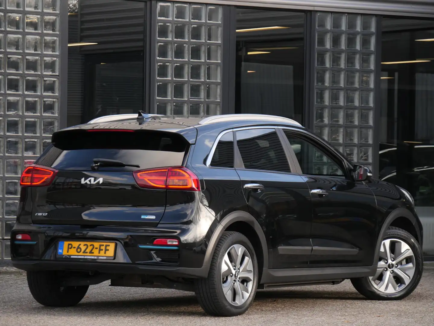 Kia e-Niro 64kWh 3-FASE/ SOH 100%/ EDITION/ AFN. TREKHAAK Zwart - 2