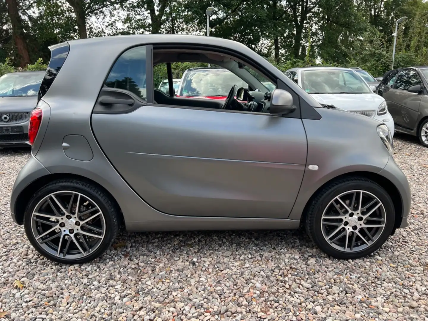 smart forTwo *BRABUS-Xclusive*1.HAND*KAMERA*PANO*JBL* Grau - 2