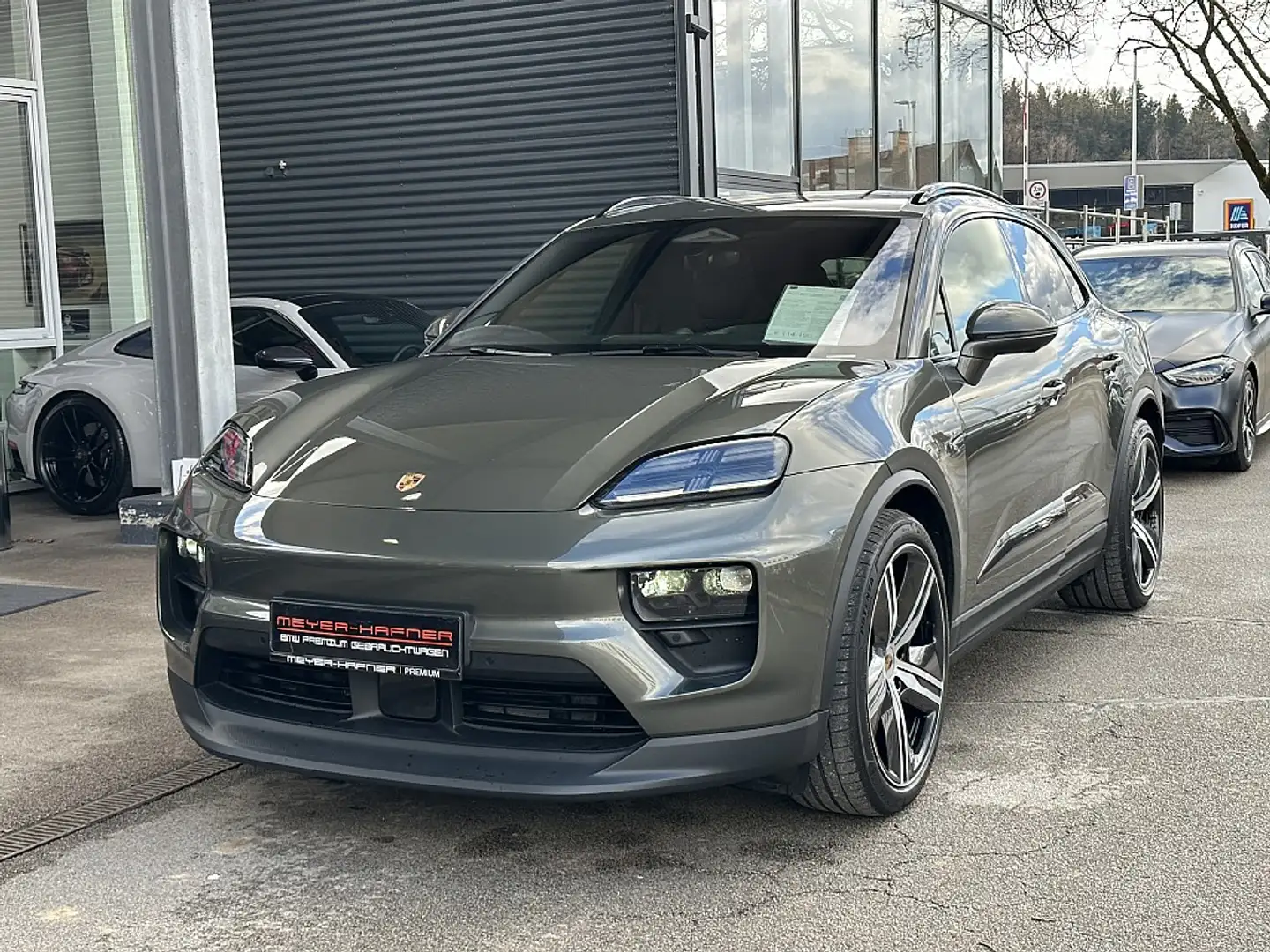 Porsche Macan 4 Electric 95kWh / Carbon / Pano / Sportsitze /... Grün - 2