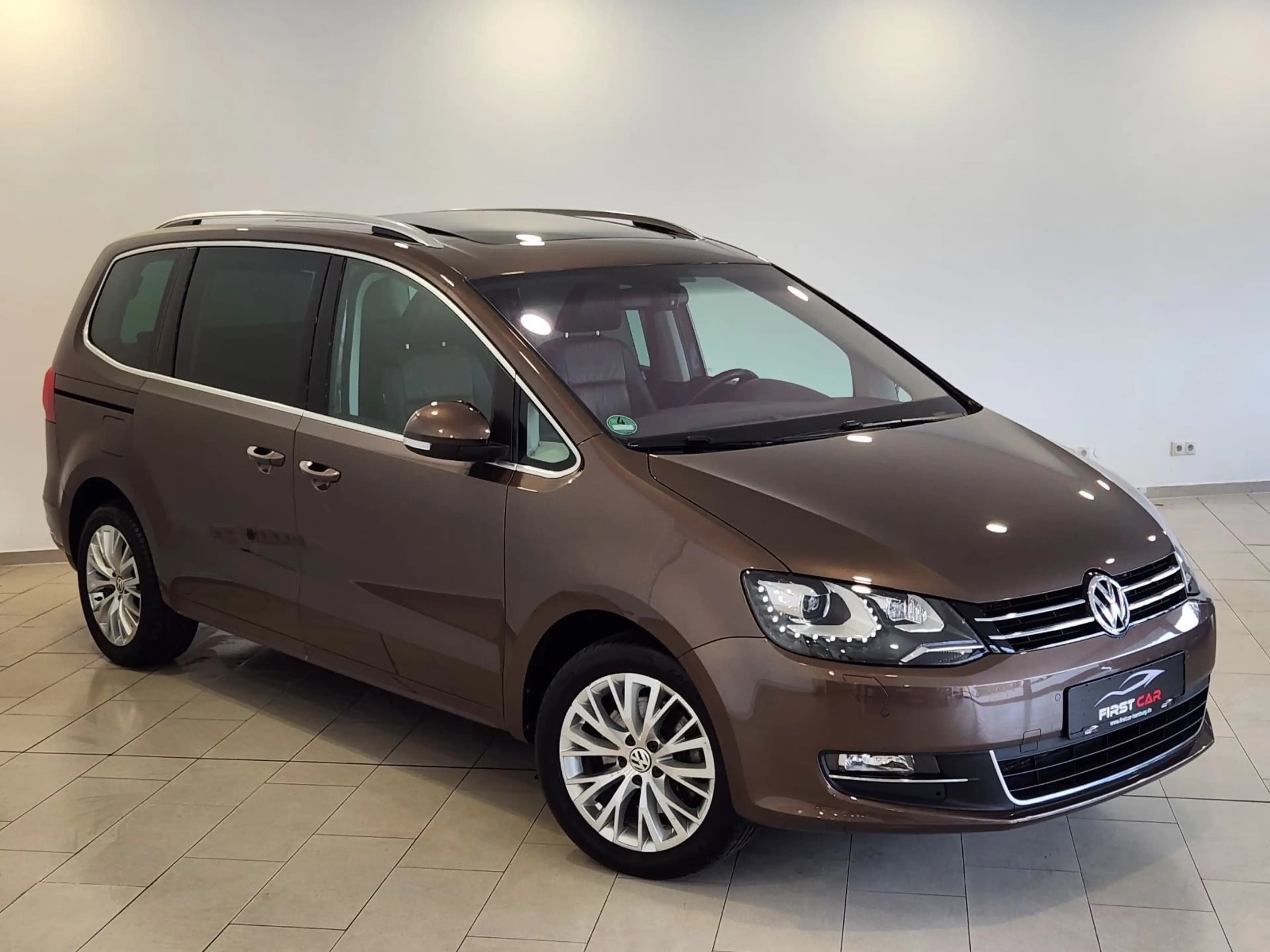 Volkswagen Sharan 2.0 TDI Highline BMT 7-Sitze|PANO|AHK|XEN — photo 5