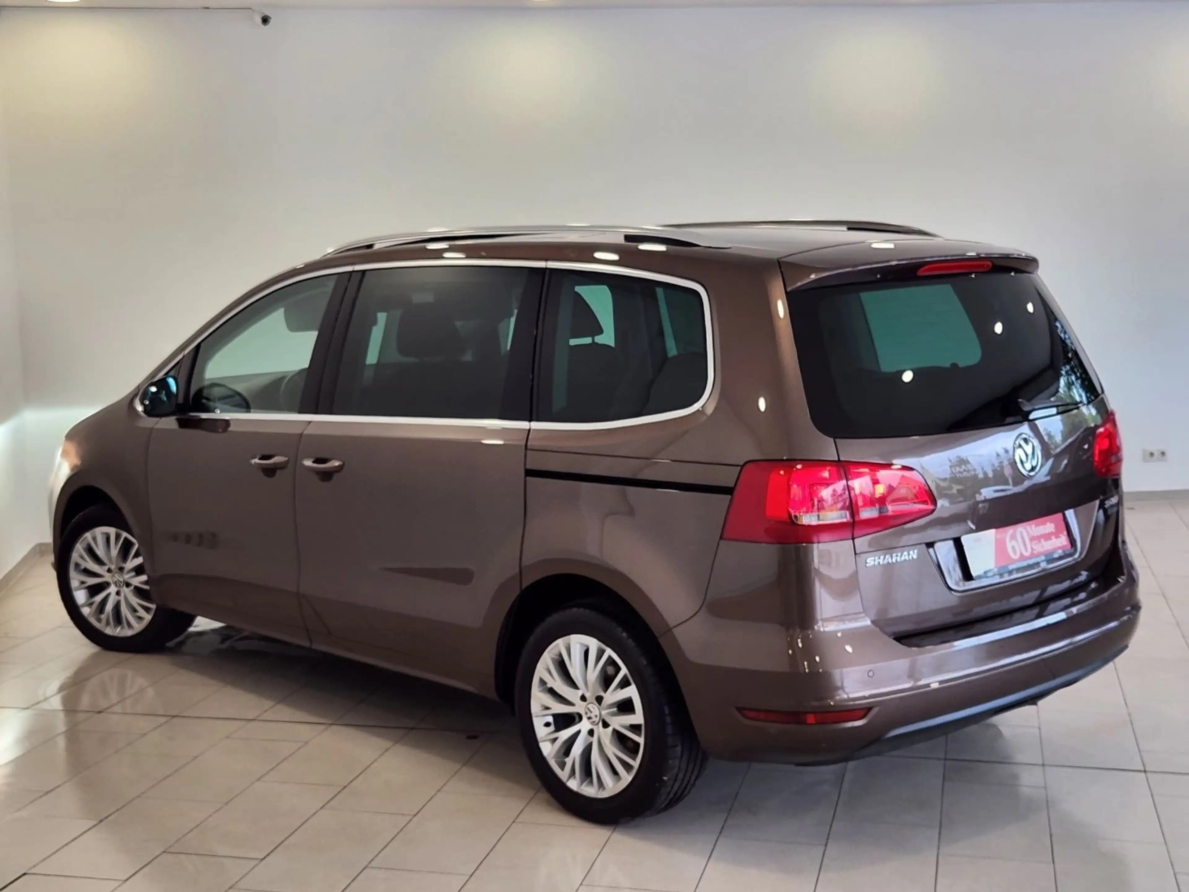 Volkswagen Sharan 2.0 TDI Highline BMT 7-Sitze|PANO|AHK|XEN — photo 3