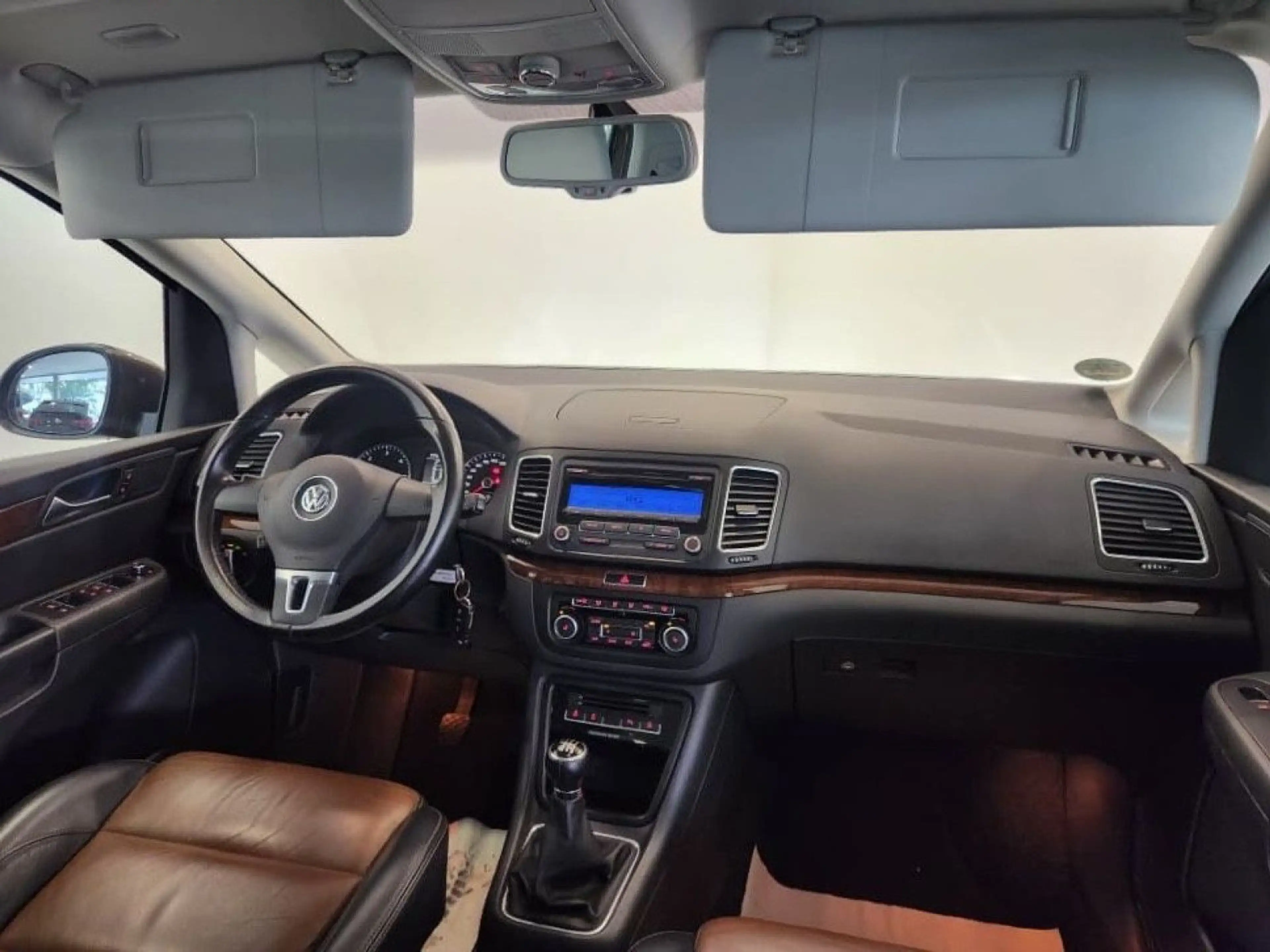 Volkswagen Sharan 2.0 TDI Highline BMT 7-Sitze|PANO|AHK|XEN — photo 2
