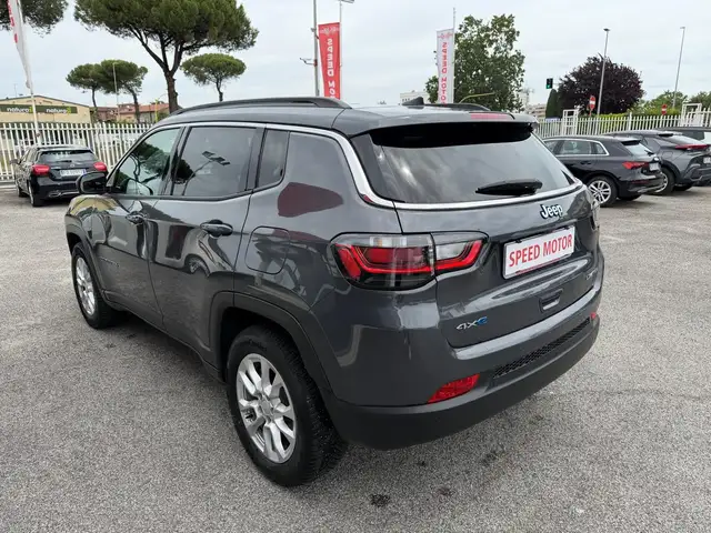 Jeep Compass view 5