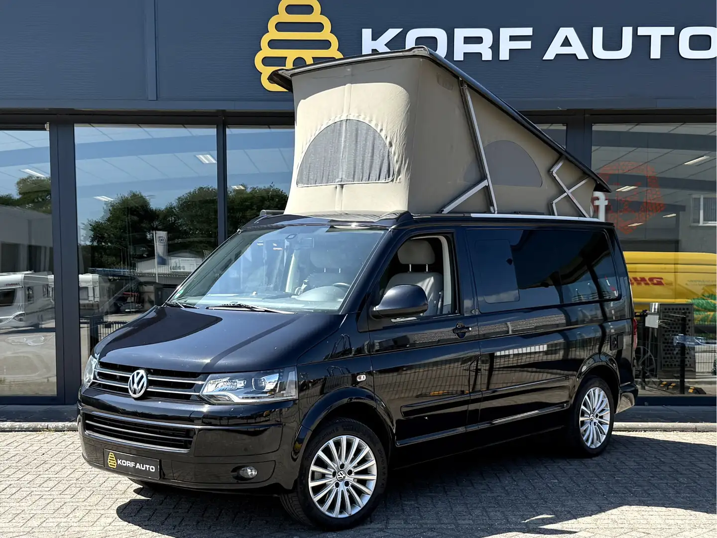 Volkswagen Transporter California T5 179PK DSG / 5 pers. Zwart - 1