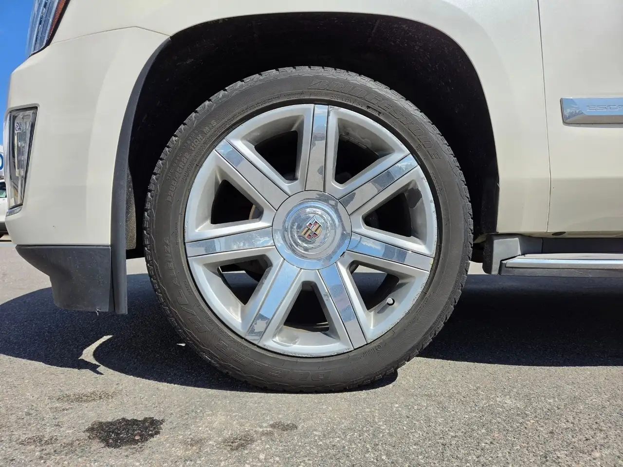 Cadillac Escalade снимка Cadillac Escalade