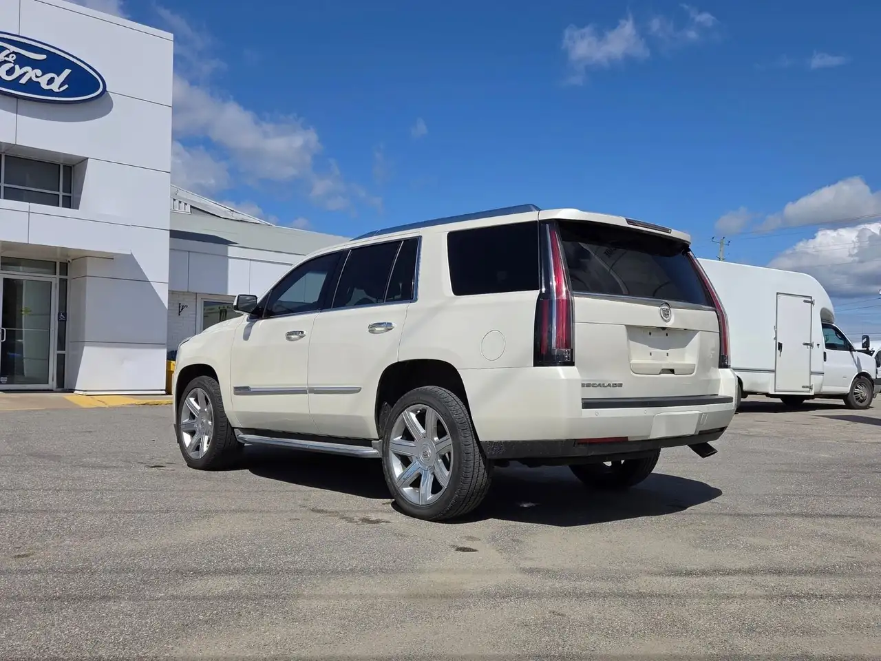 Cadillac Escalade снимка Cadillac Escalade
