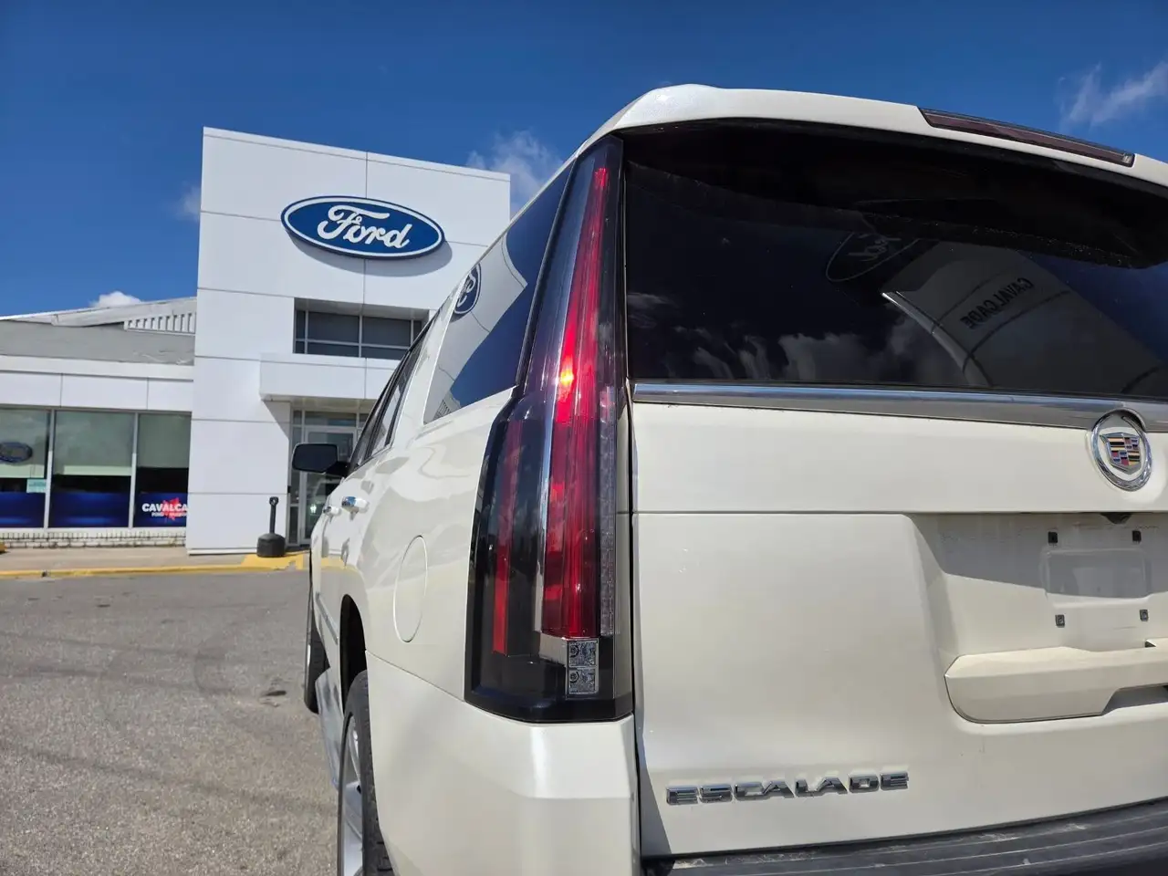 Cadillac Escalade снимка Cadillac Escalade