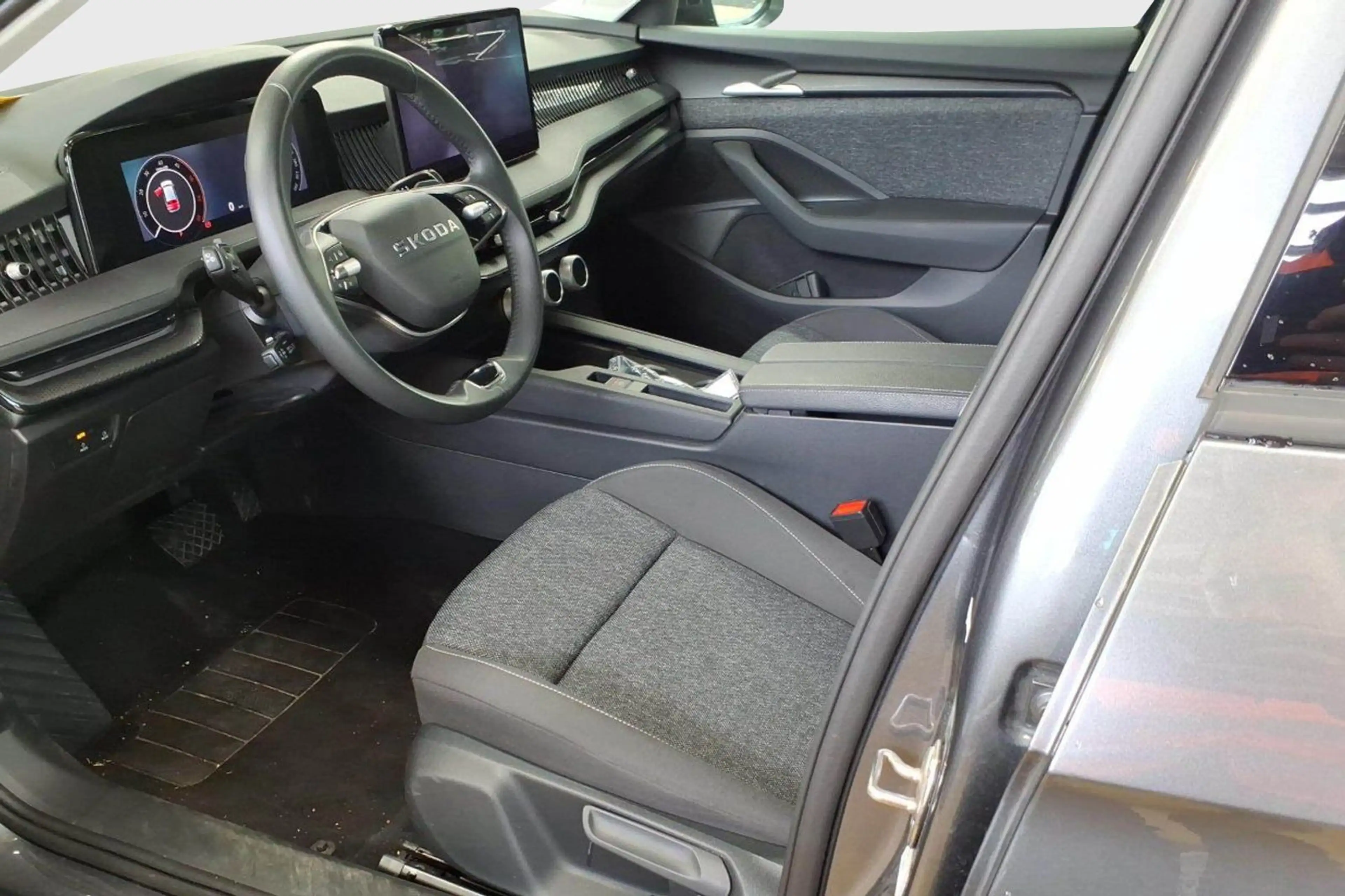 Skoda Superb Combi 2.0 TDI DSG*LED*NAV*APP*RFK*LANE*AA — photo 4