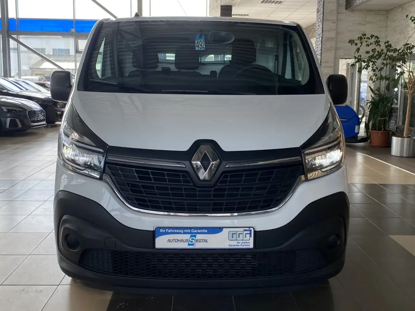 Renault Trafic L1H1 2,8t Komfort Regale AHK LED PDC Weiß - 2