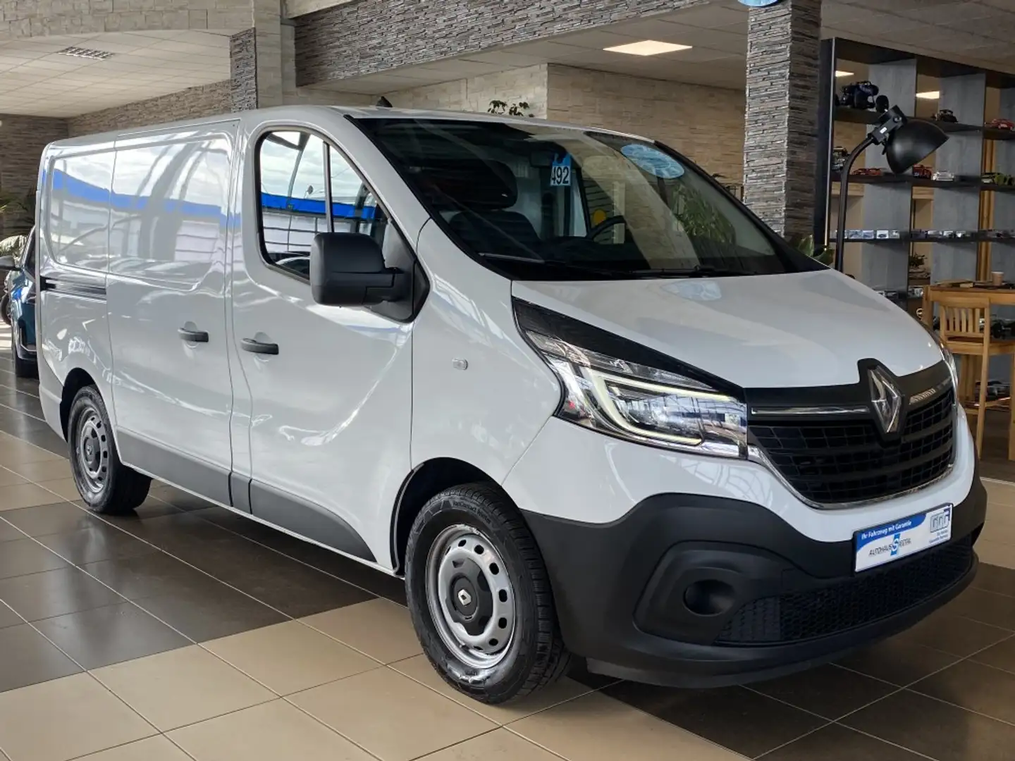 Renault Trafic L1H1 2,8t Komfort Regale AHK LED PDC Weiß - 1