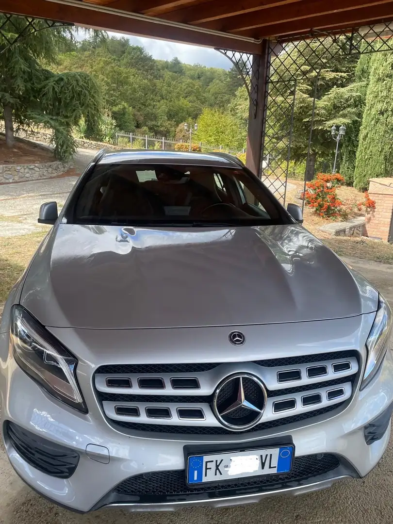 Mercedes-Benz GLA 180 Premium - 2