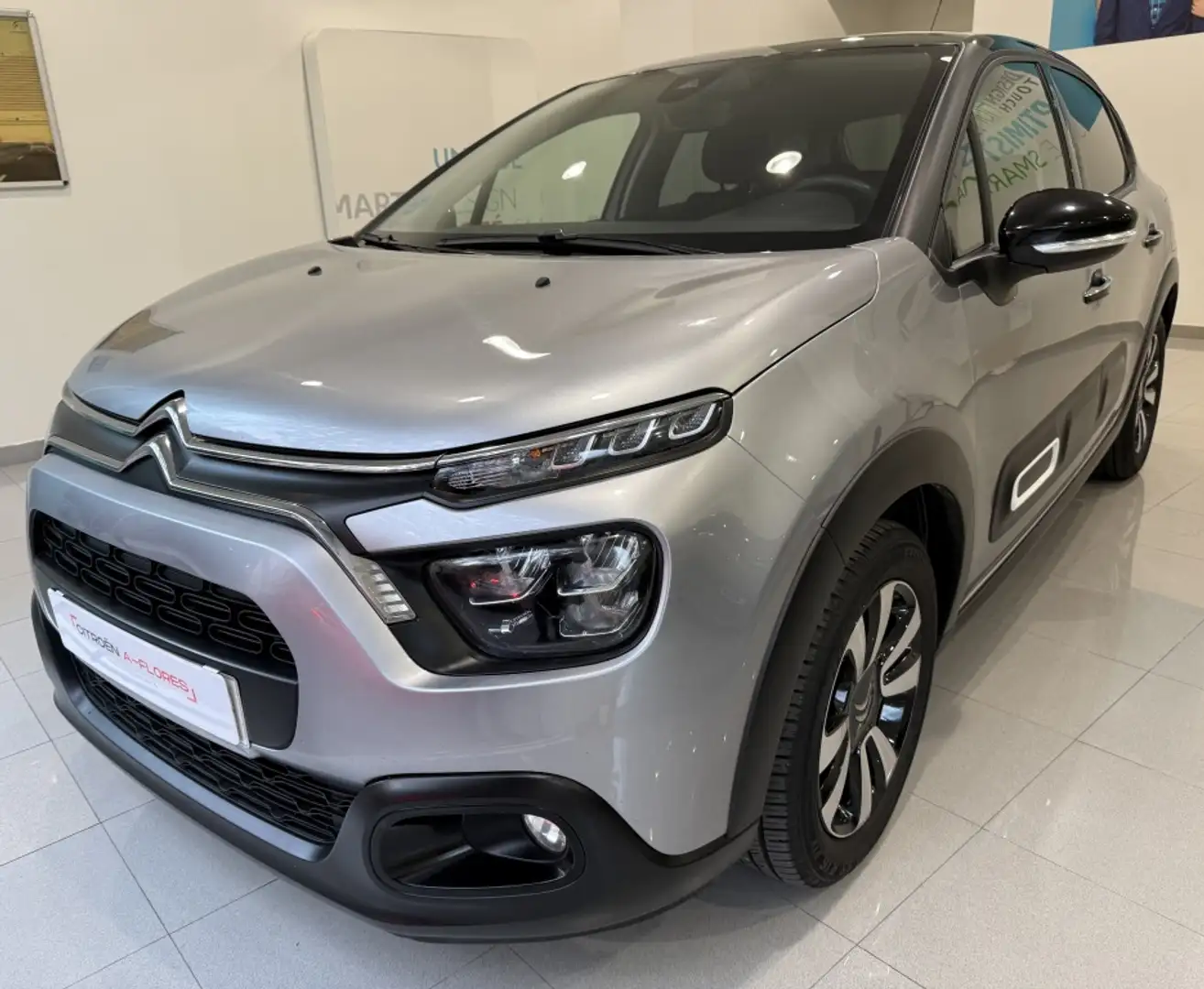 Citroen C3 1.2 PureTech S&S Shine 83 Grijs - 1