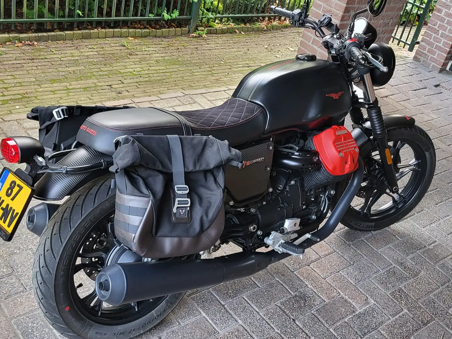 Moto Guzzi V 7 V7 Ⅲ Carbon Zwart - 2