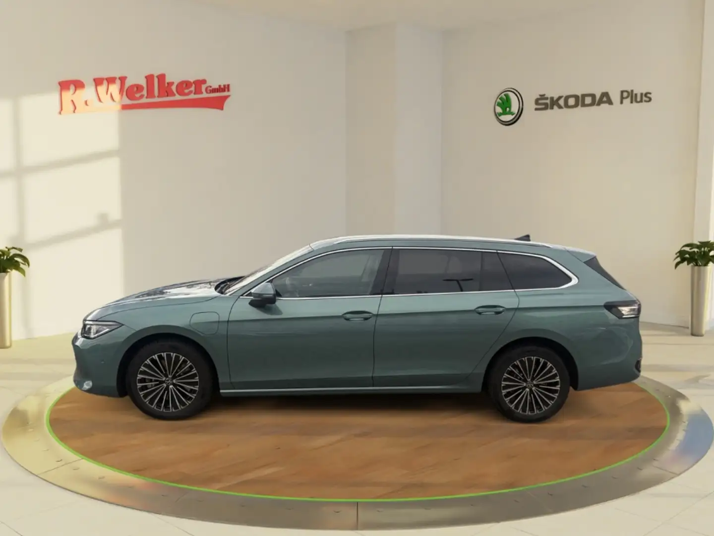 Volkswagen Passat Variant Elegance 1.5 TSI eHybrid 150 kW ''Winterpa Grün - 2