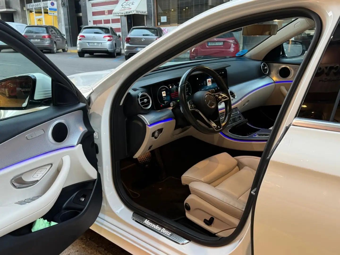 Mercedes-Benz E 300 de Weiß - 2