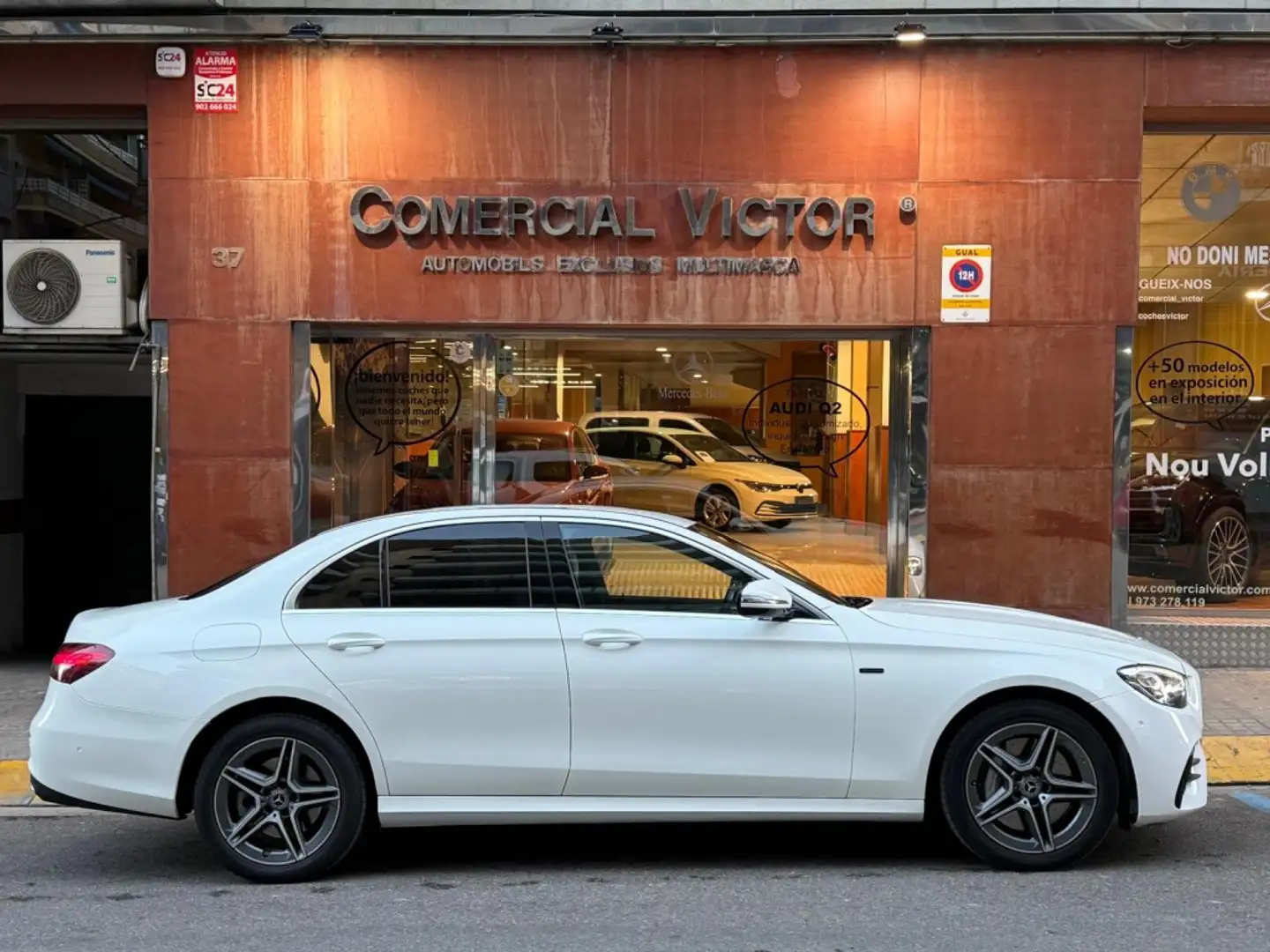 Mercedes-Benz E 300 de Weiß - 1