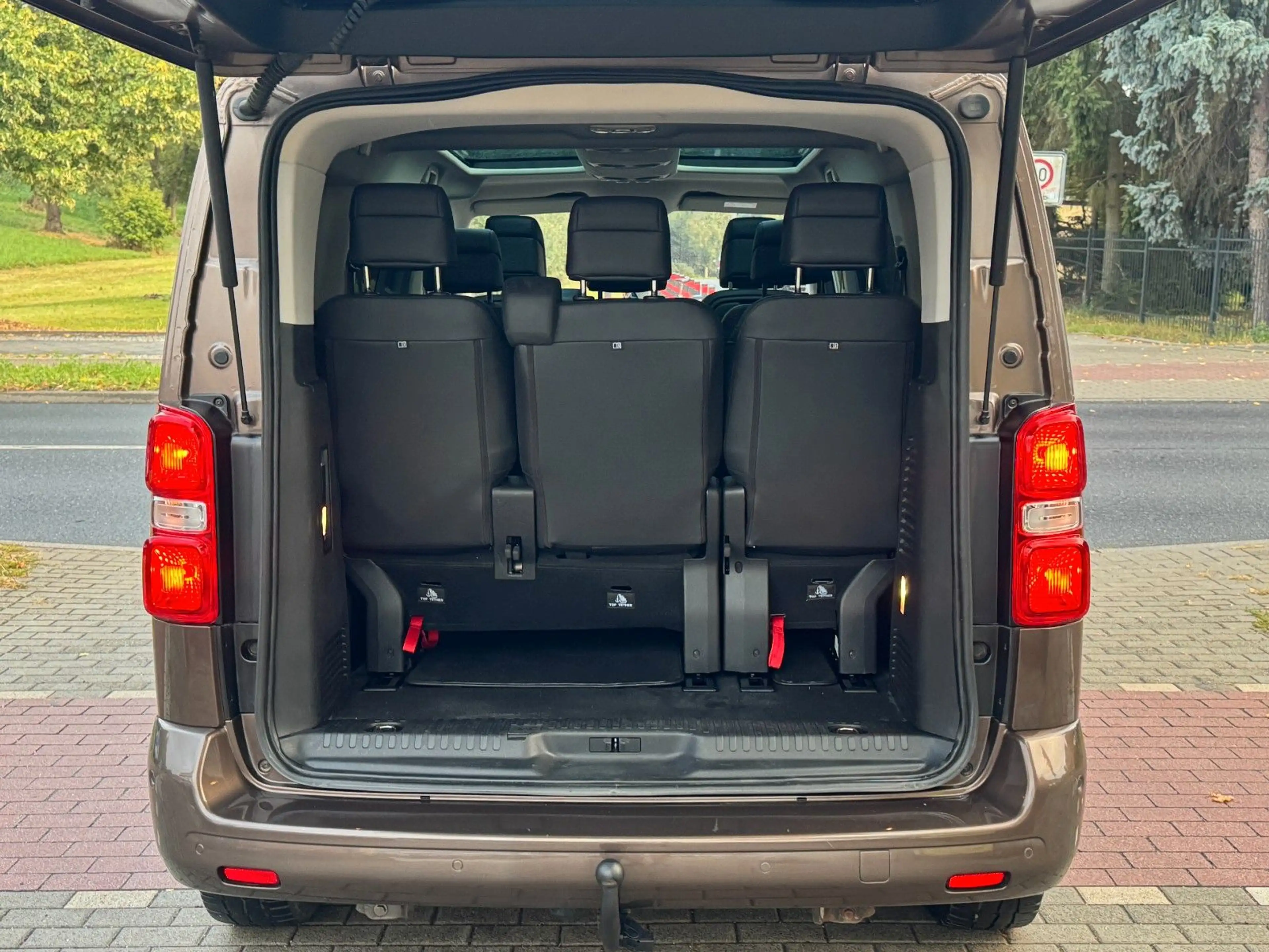 Peugeot Traveller Expert Traveller*Aut*8Sitze*Nav*Webasto*AHK*ACC — photo 6