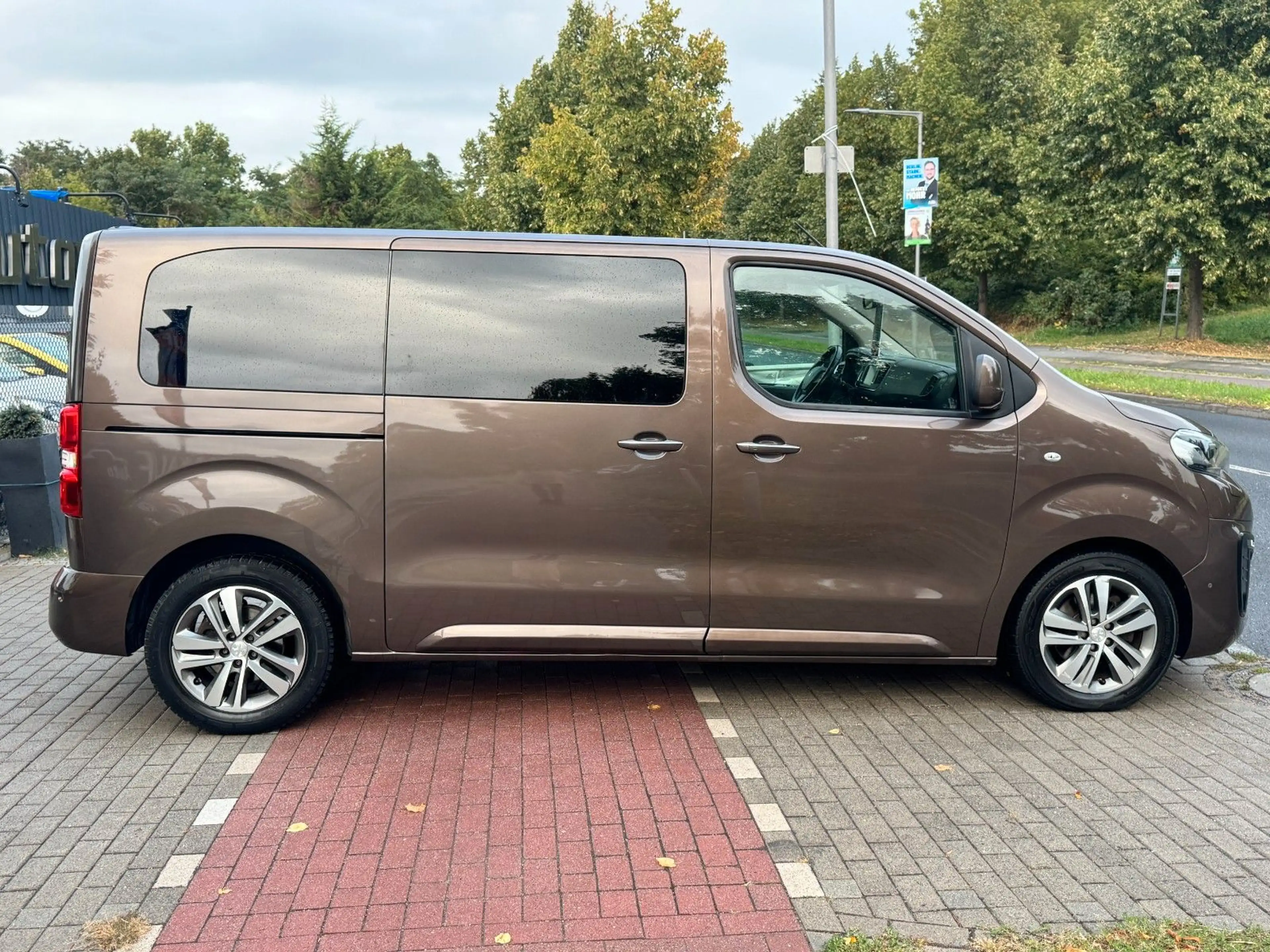 Peugeot Traveller Expert Traveller*Aut*8Sitze*Nav*Webasto*AHK*ACC — photo 4