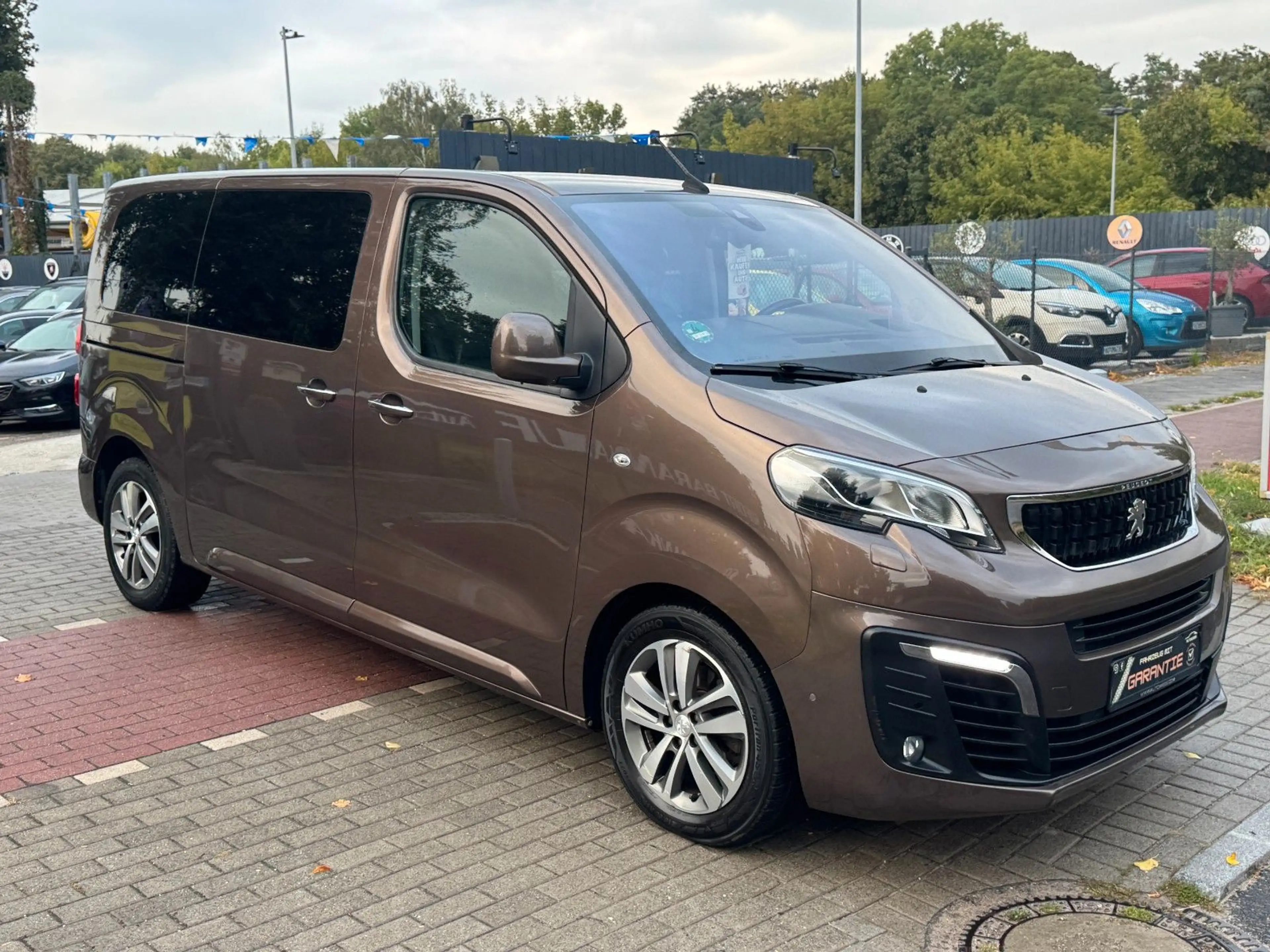 Peugeot Traveller Expert Traveller*Aut*8Sitze*Nav*Webasto*AHK*ACC — photo 3