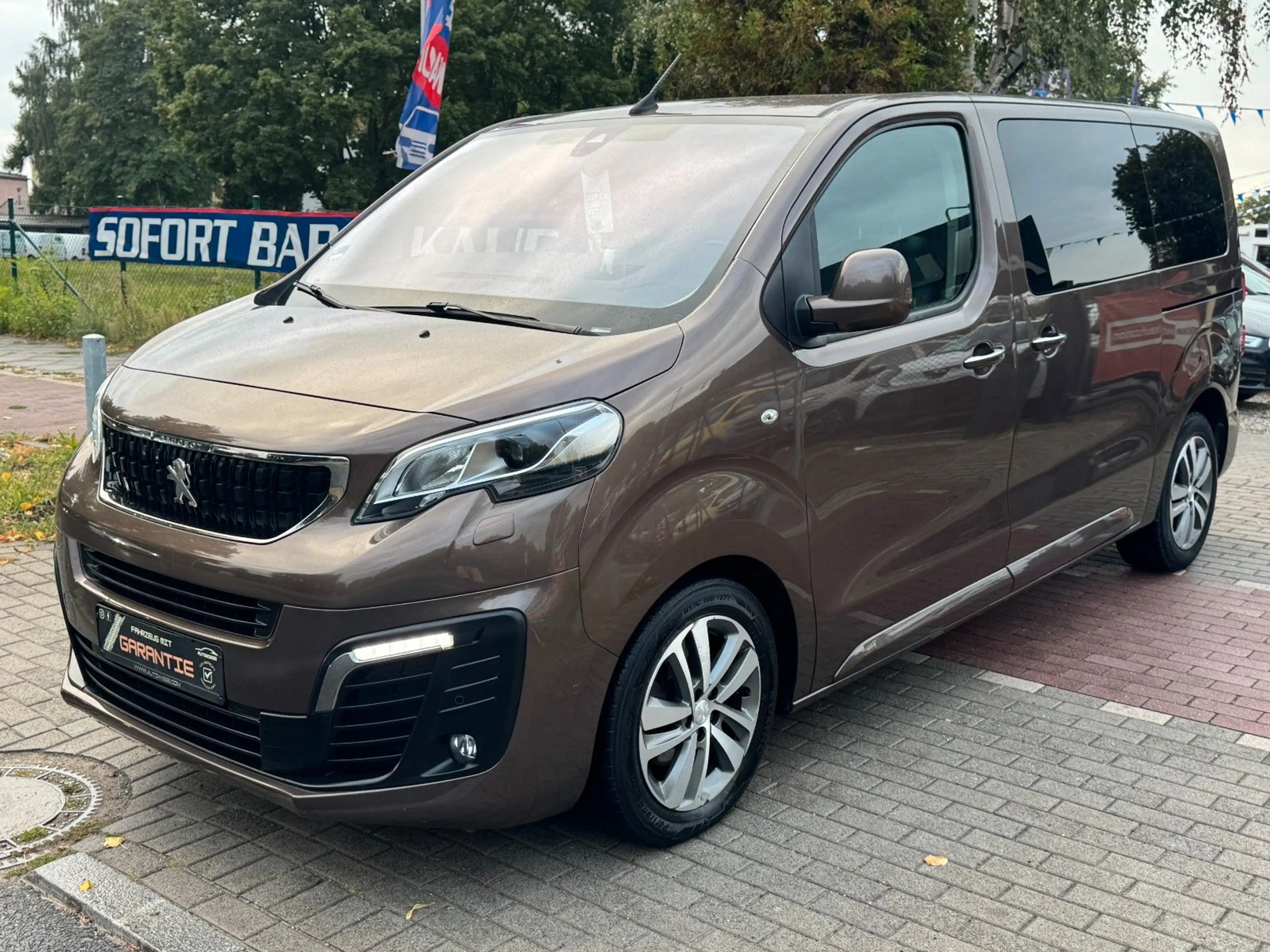 Peugeot Traveller Expert Traveller*Aut*8Sitze*Nav*Webasto*AHK*ACC — photo 9