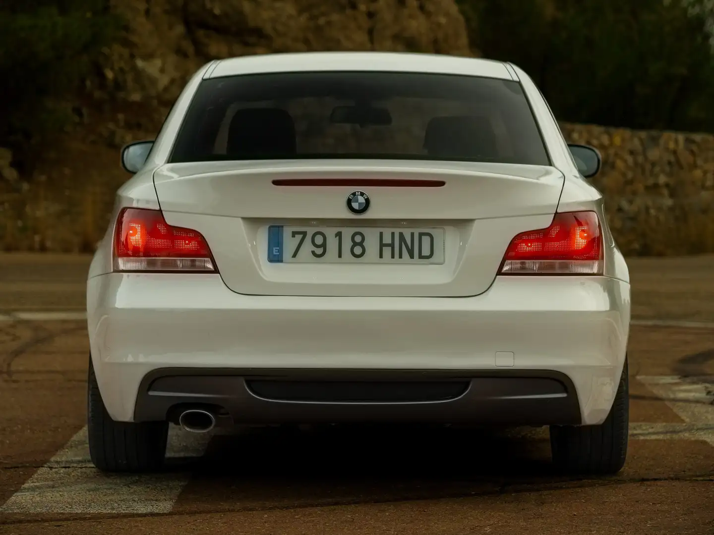 BMW 118 118d Coupé M Sport Edition Bílá - 2