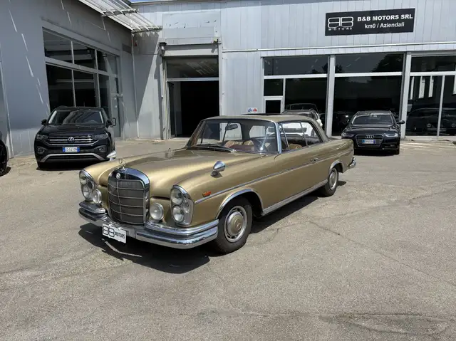 Mercedes-Benz 220 SE