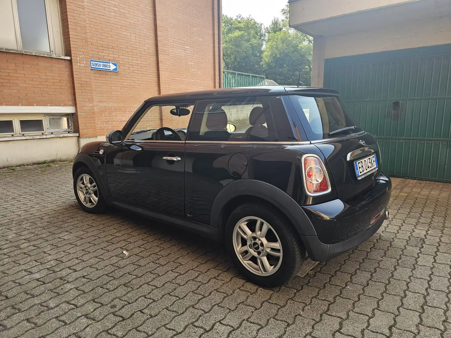 MINI Cooper D Mini 1.6 Cooper D Schwarz - 2