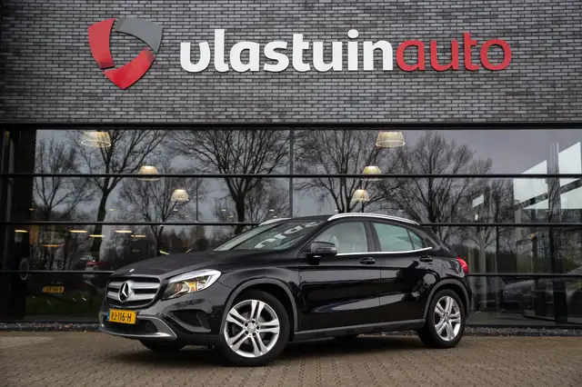 Mercedes-Benz GLA 180 Ambition , Trekhaak, Leer,  Achteruitrijcamera
