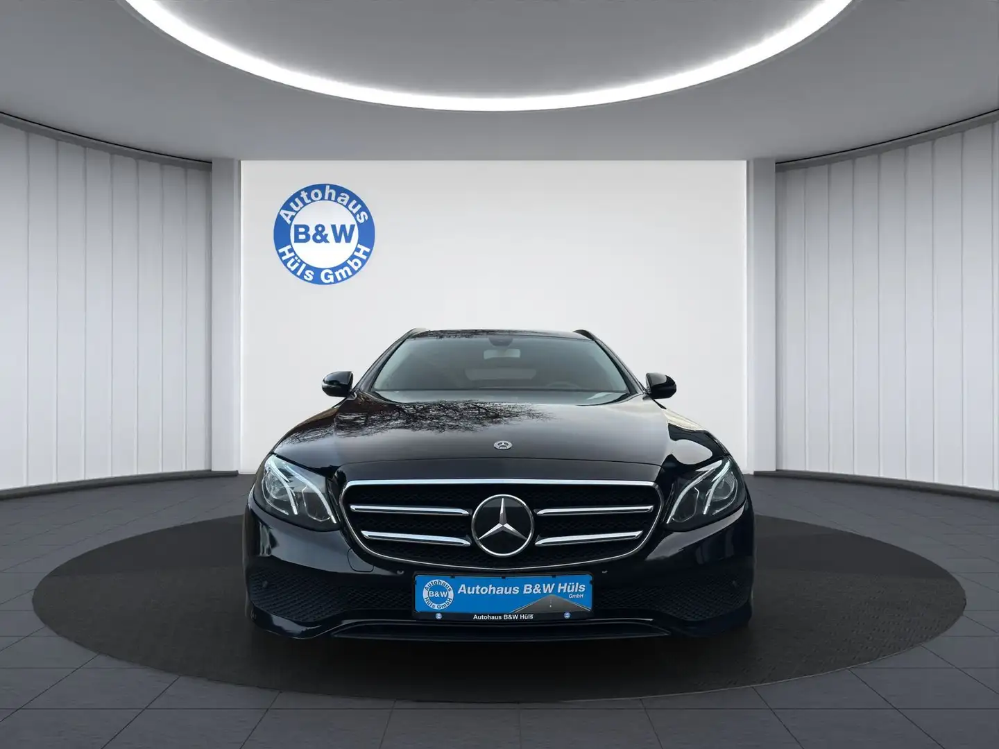 Mercedes-Benz E 220 d*LED*AHK*SHZ*KAMERA*ACC Schwarz - 2
