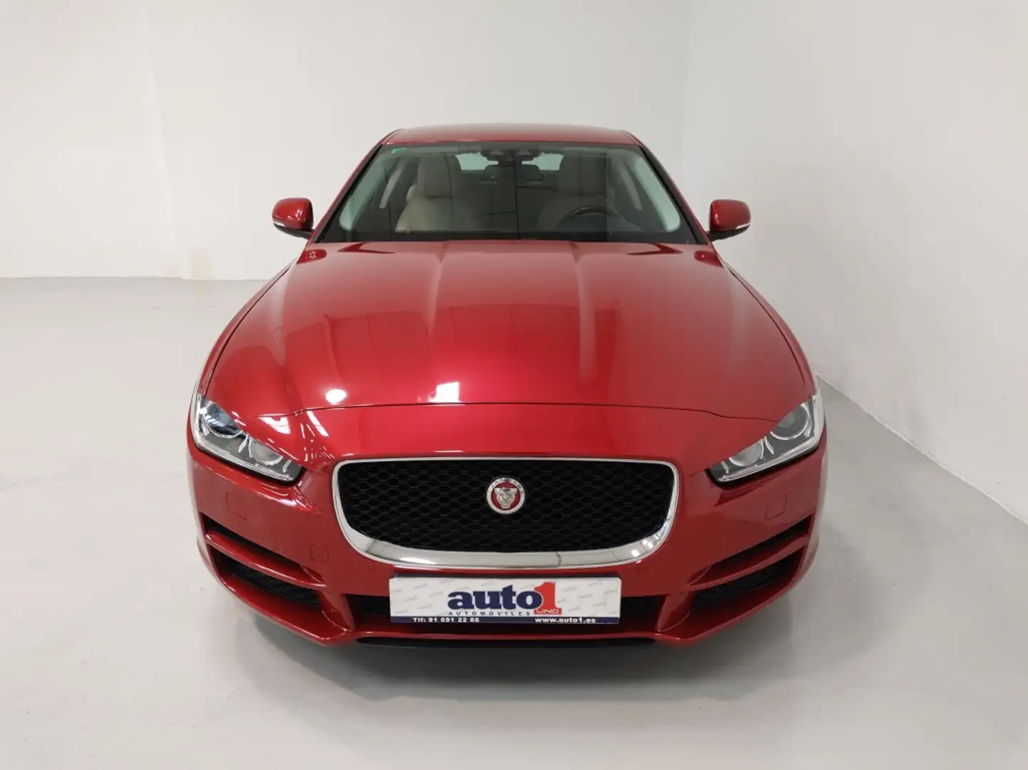 Jaguar XE 2.0 Diesel Pure Aut. 180 Rojo - 1