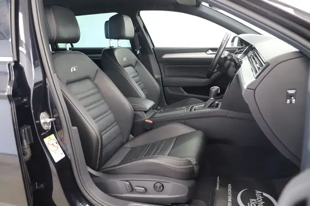 Volkswagen Passat view 10