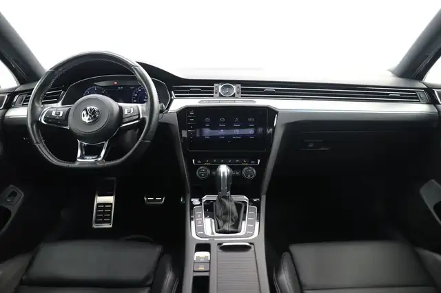 Volkswagen Passat view 14