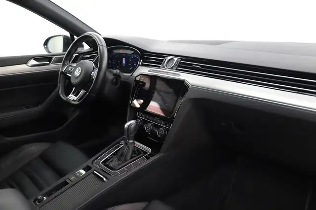 Volkswagen Passat view 15
